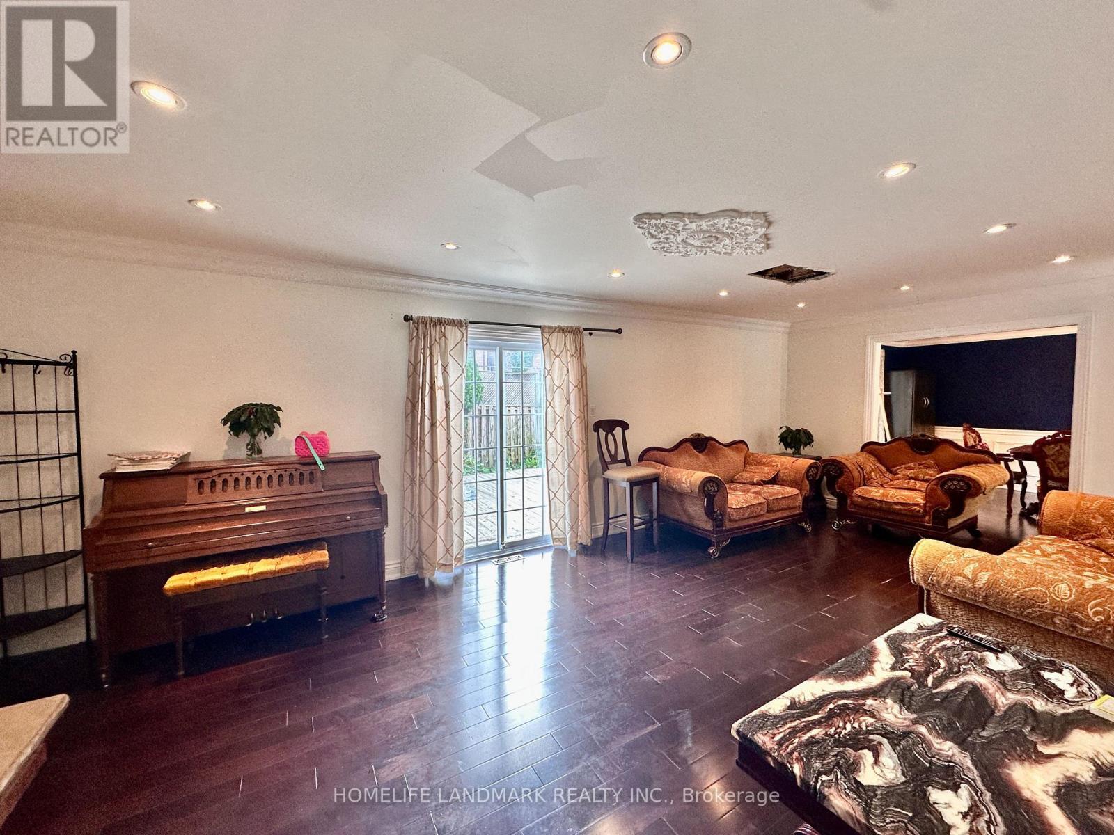 3Rooms - 257 Fincham Avenue, Markham, ON - Indoor