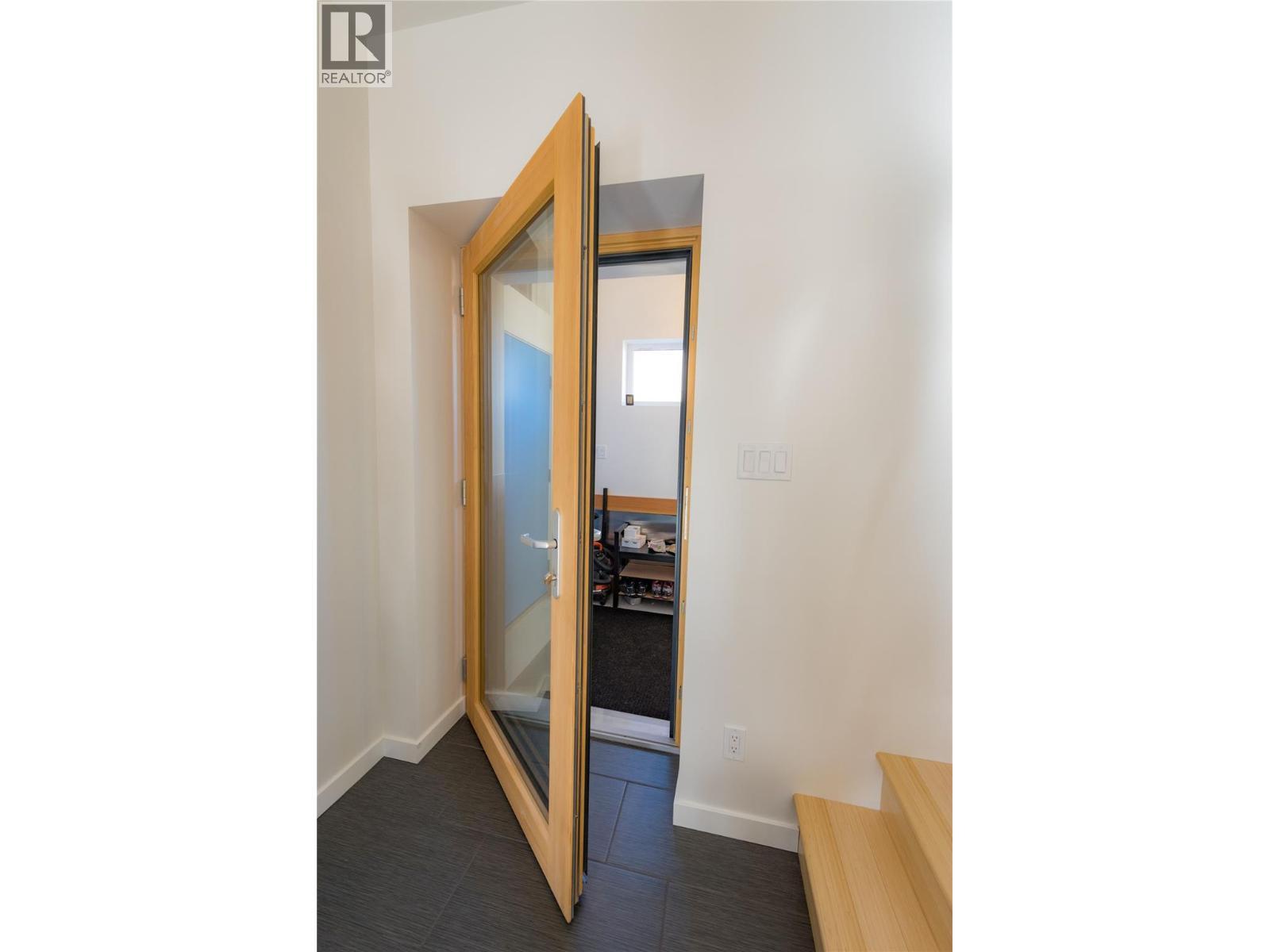 1006 Silvertip Road, Rossland, BC - Indoor Photo Showing Other Room