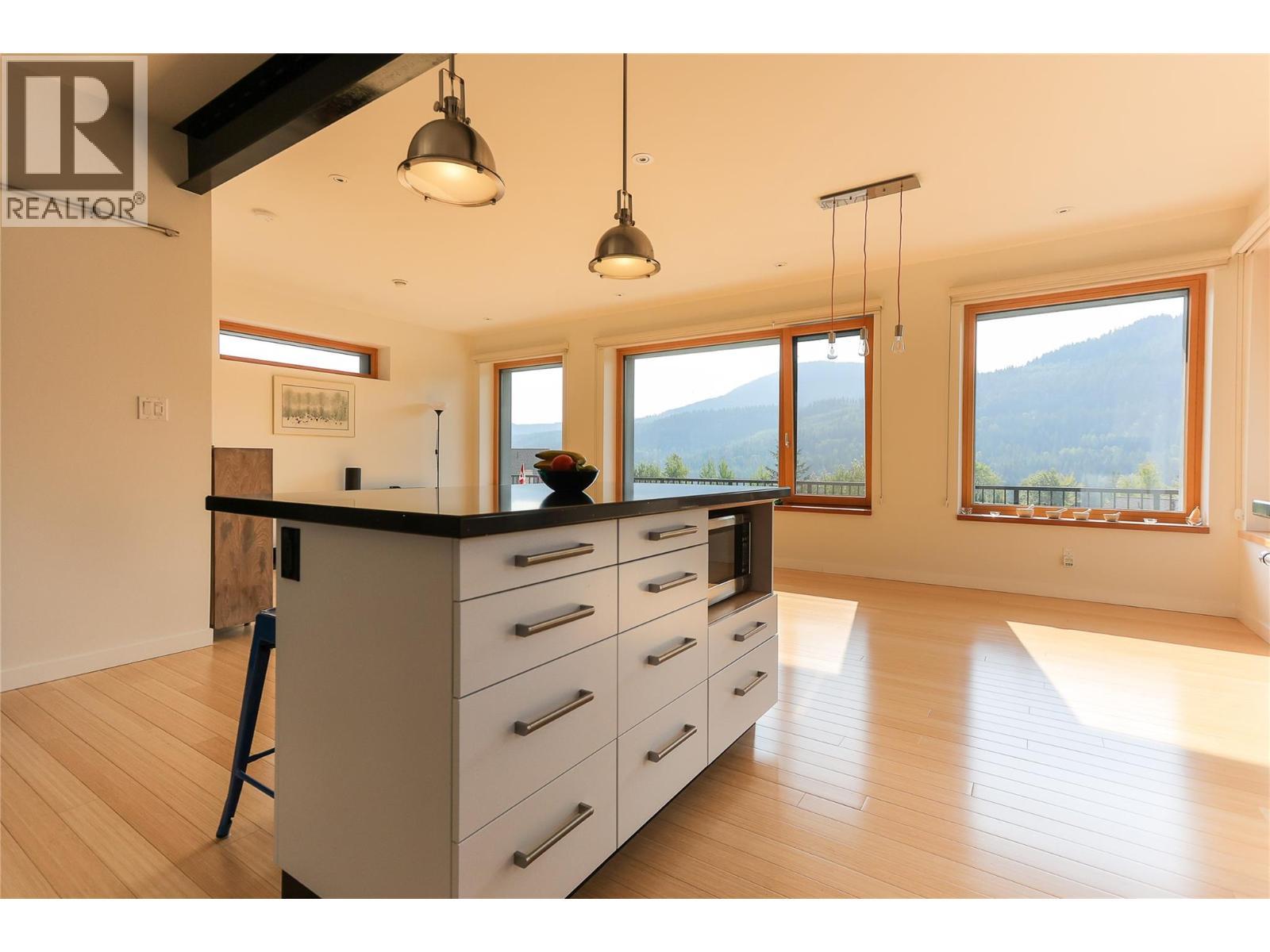 1006 Silvertip Road, Rossland, BC - Indoor Photo Showing Other Room