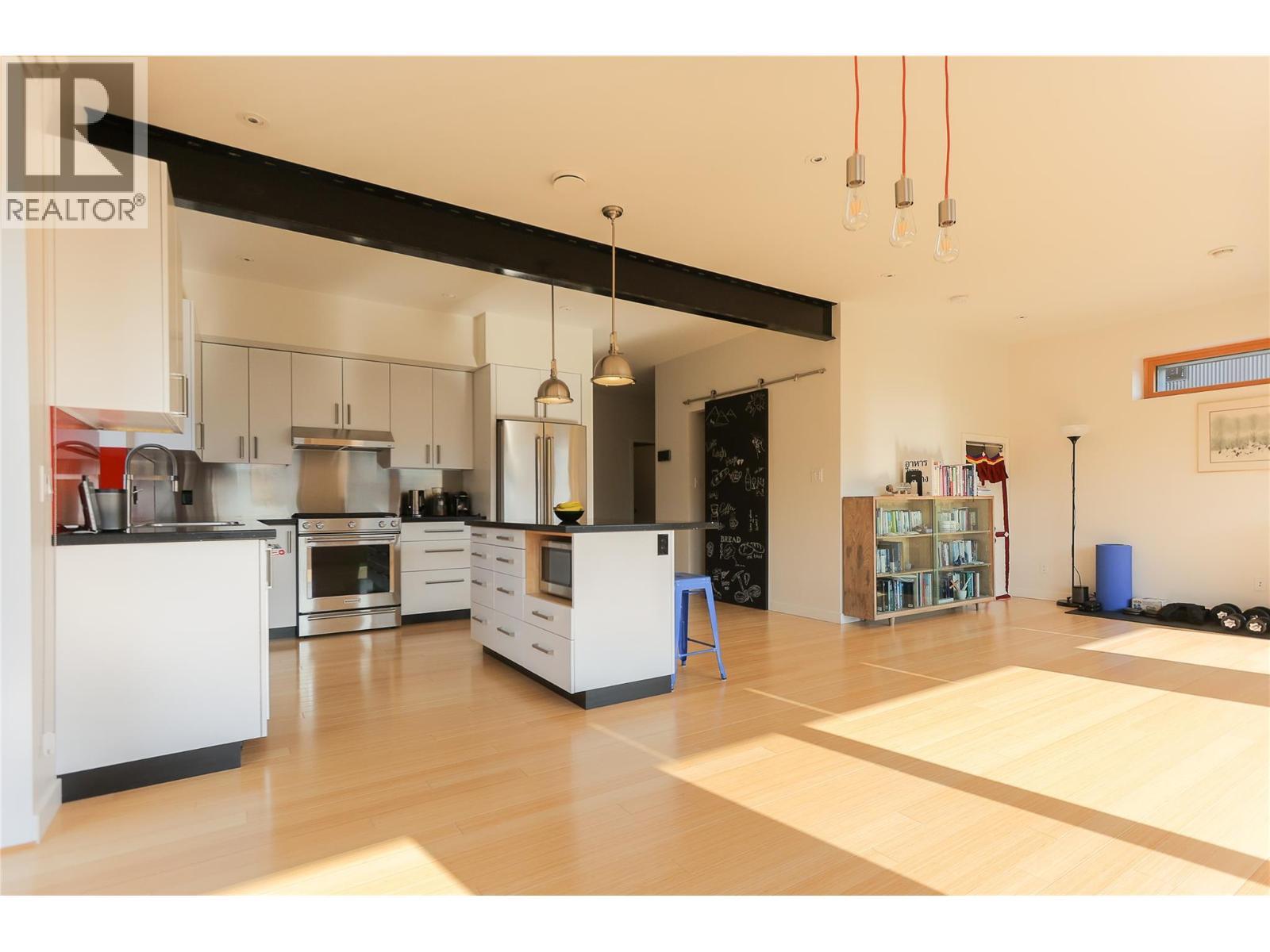 1006 Silvertip Road, Rossland, BC - Indoor Photo Showing Kitchen