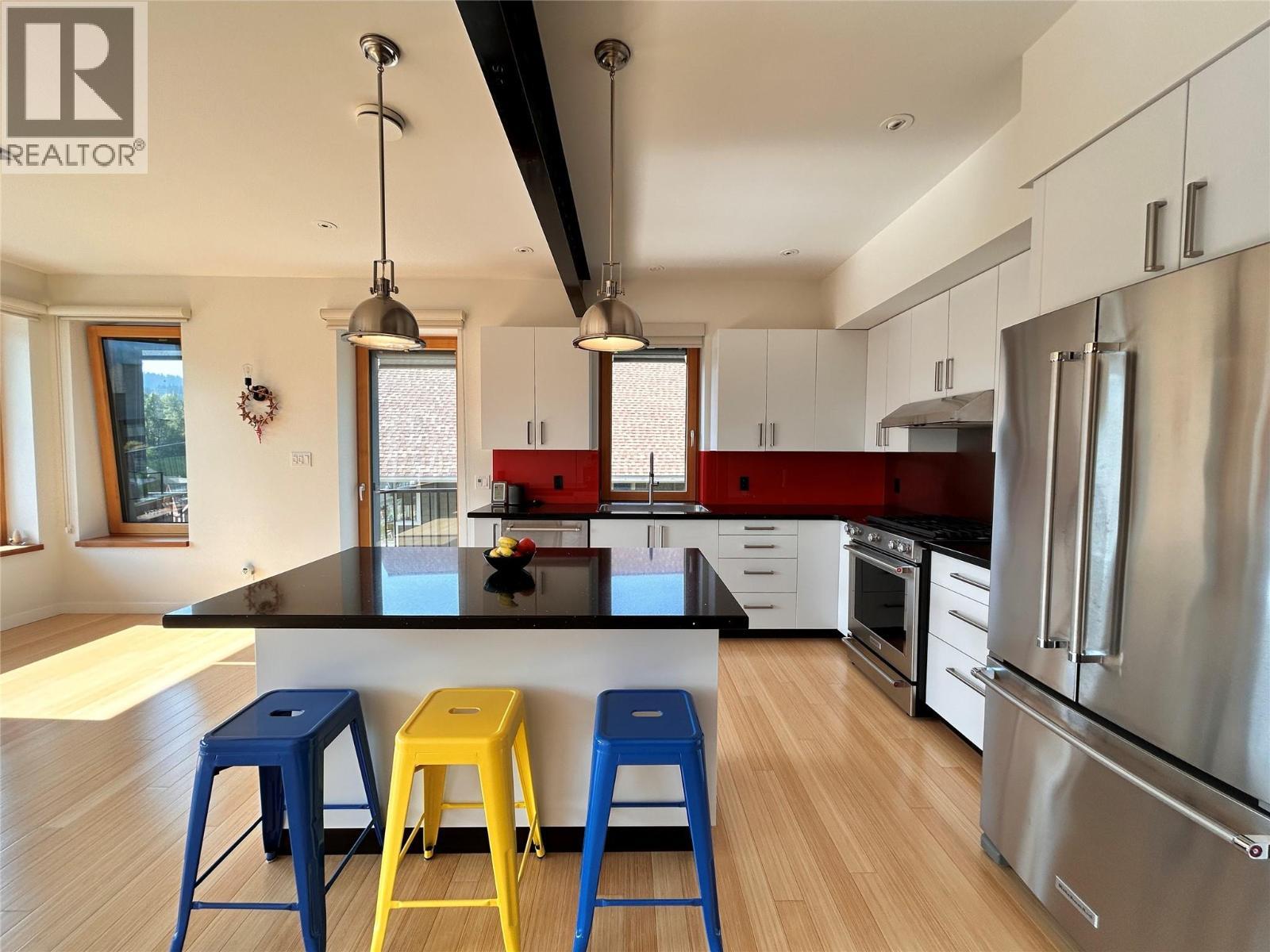1006 Silvertip Road, Rossland, BC - Indoor Photo Showing Kitchen