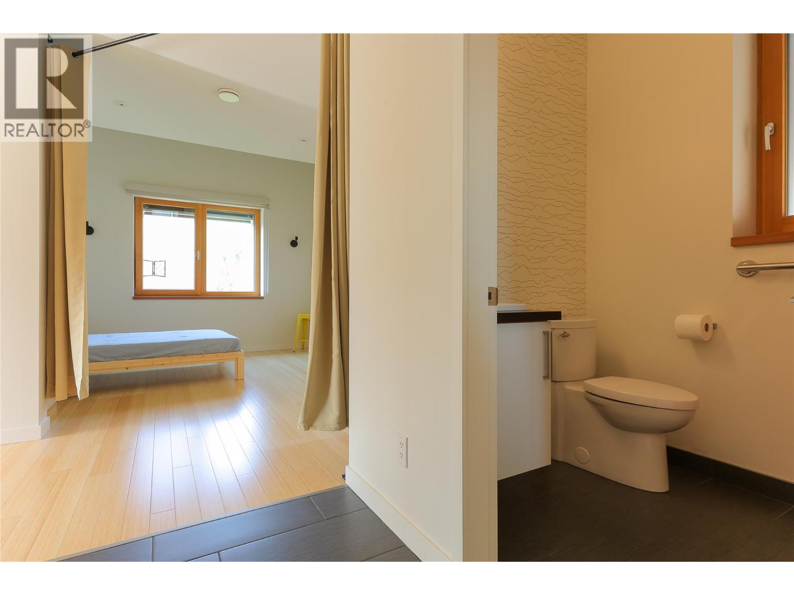 1006 Silvertip Road, Rossland, BC - Indoor Photo Showing Bathroom