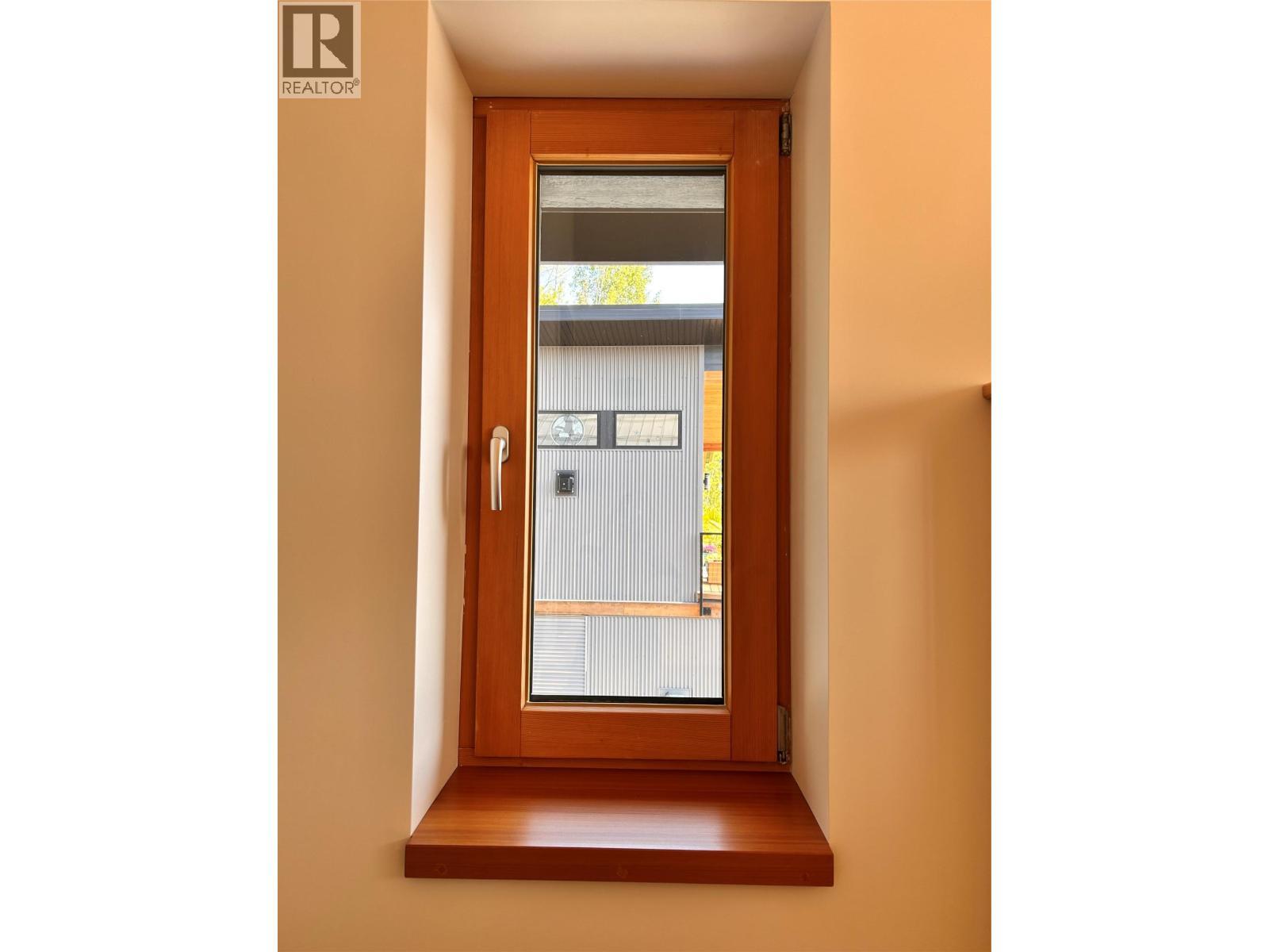 thick energy efficient walls - 1006 Silvertip Road, Rossland, BC - Indoor Photo Showing Other Room