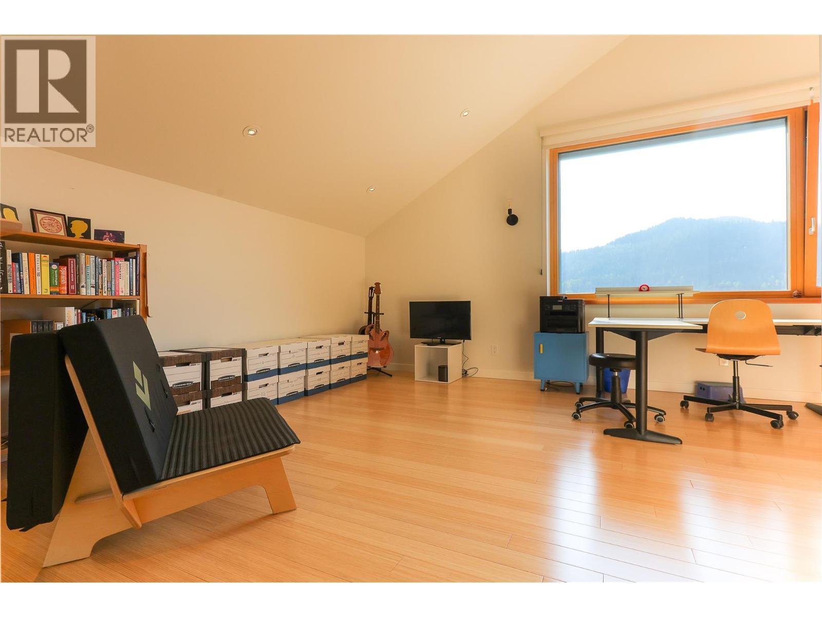1006 Silvertip Road, Rossland, BC - Indoor