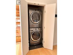 washer/dryer -