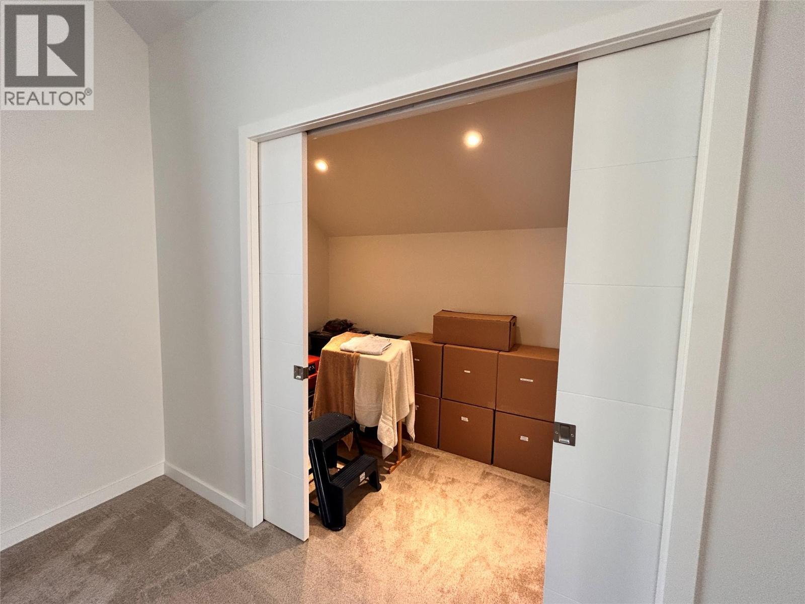 walk -in closet - 1006 Silvertip Road, Rossland, BC - Indoor Photo Showing Other Room