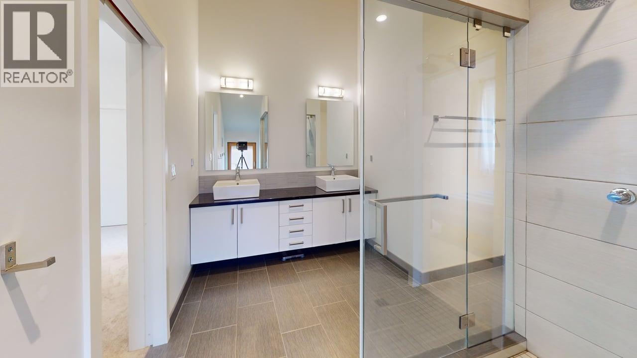 1006 Silvertip Road, Rossland, BC - Indoor Photo Showing Bathroom