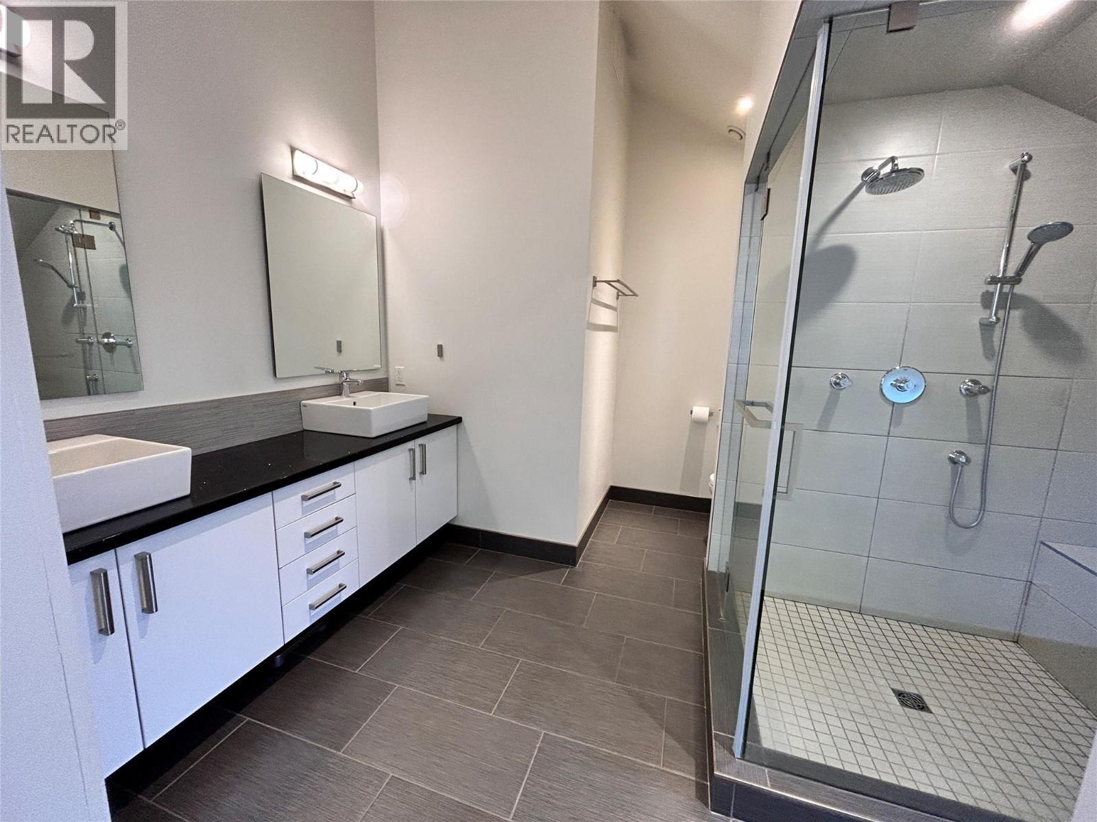1006 Silvertip Road, Rossland, BC - Indoor Photo Showing Bathroom