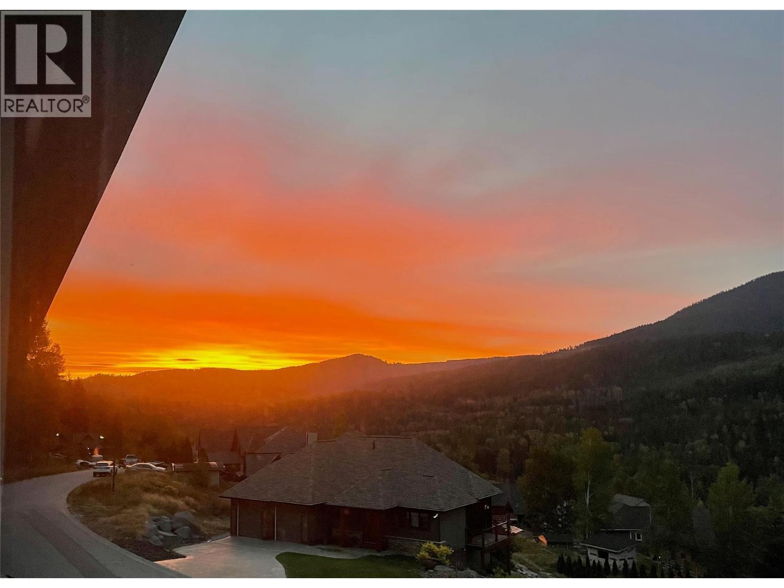 1006 Silvertip Road, Rossland, BC - Outdoor With View