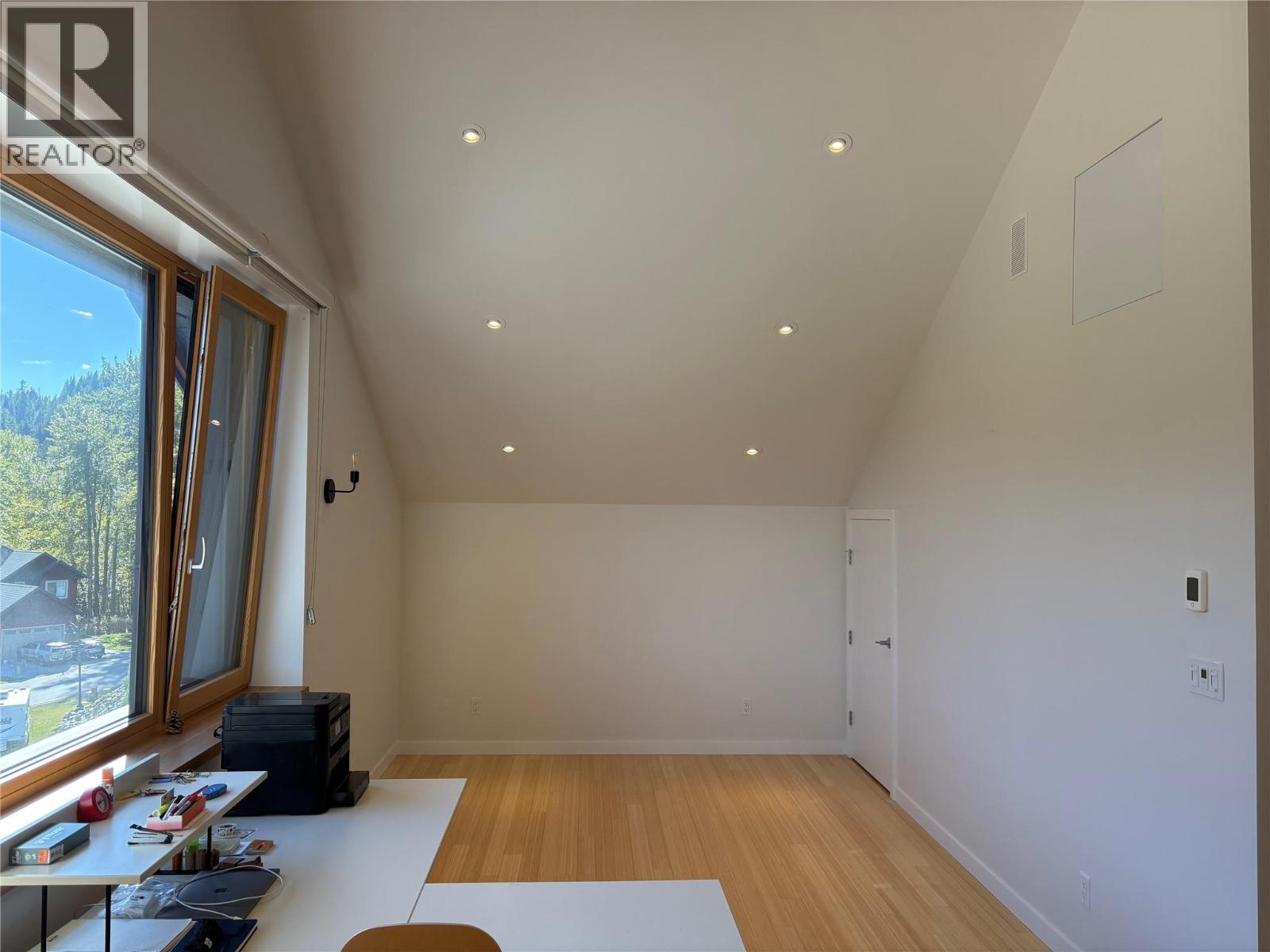 1006 Silvertip Road, Rossland, BC - Indoor Photo Showing Other Room