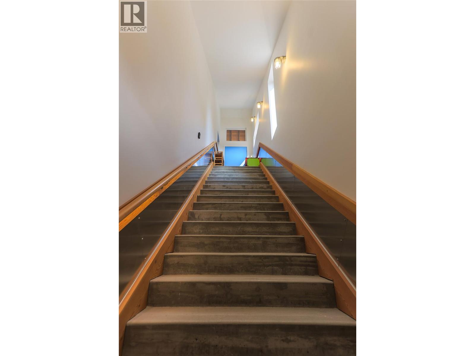 can accommodate an electric chair lift assist - 1006 Silvertip Road, Rossland, BC - Indoor Photo Showing Other Room