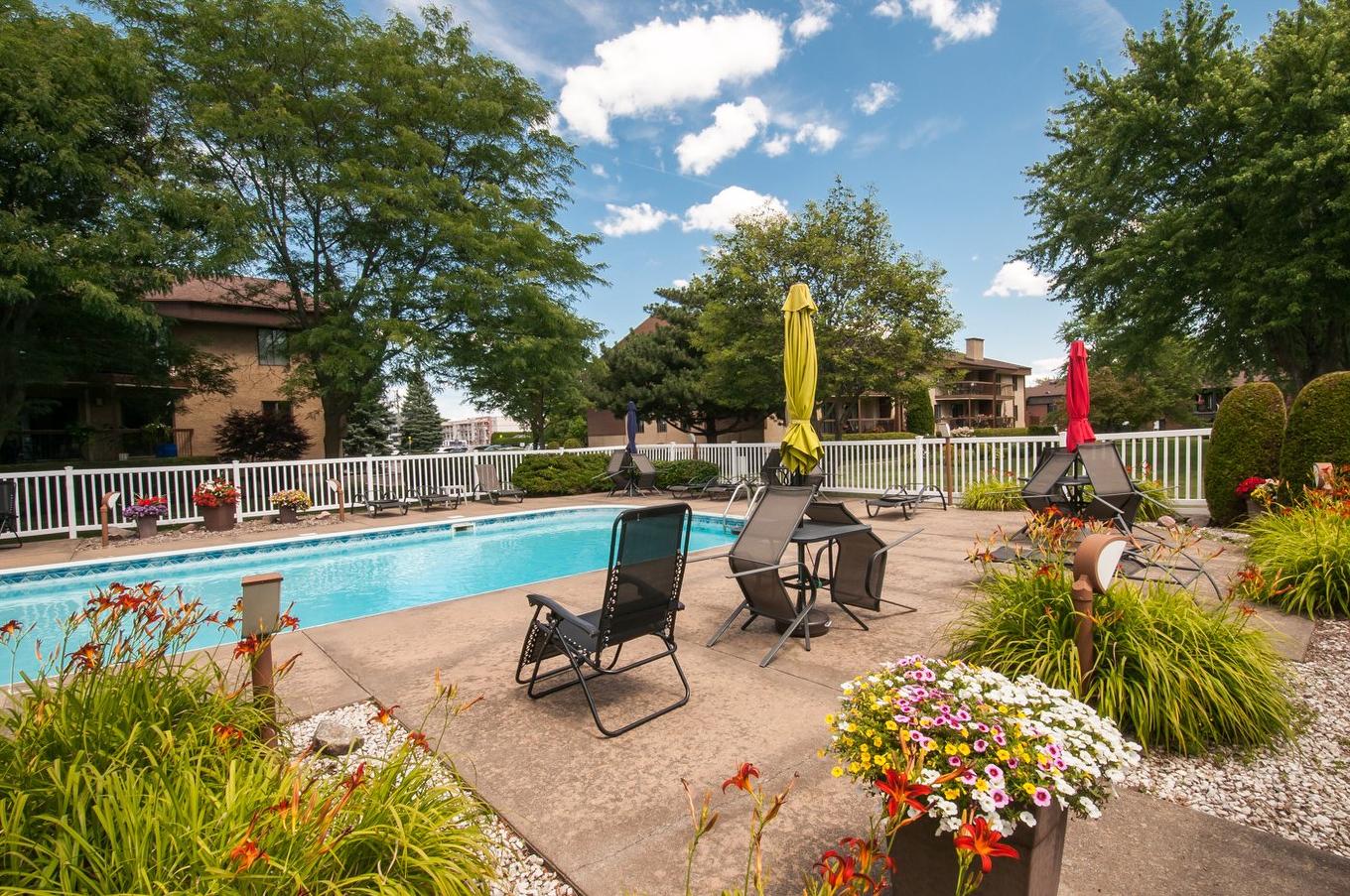 Piscine - 202-580 Rue Marie-Derome, Saint-Jean-Sur-Richelieu, QC - Outdoor With In Ground Pool With Backyard