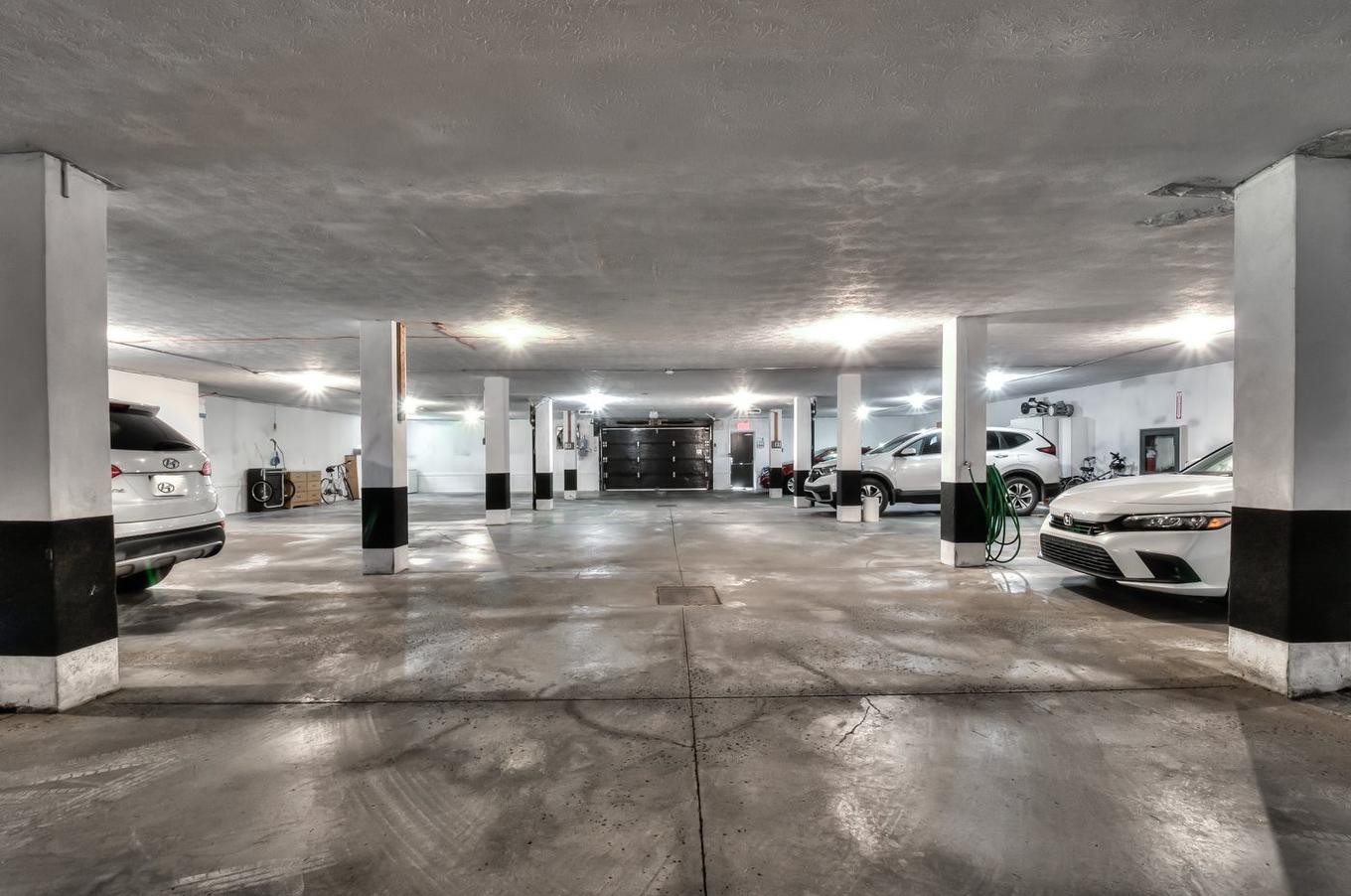 Garage - 202-580 Rue Marie-Derome, Saint-Jean-Sur-Richelieu, QC - Indoor