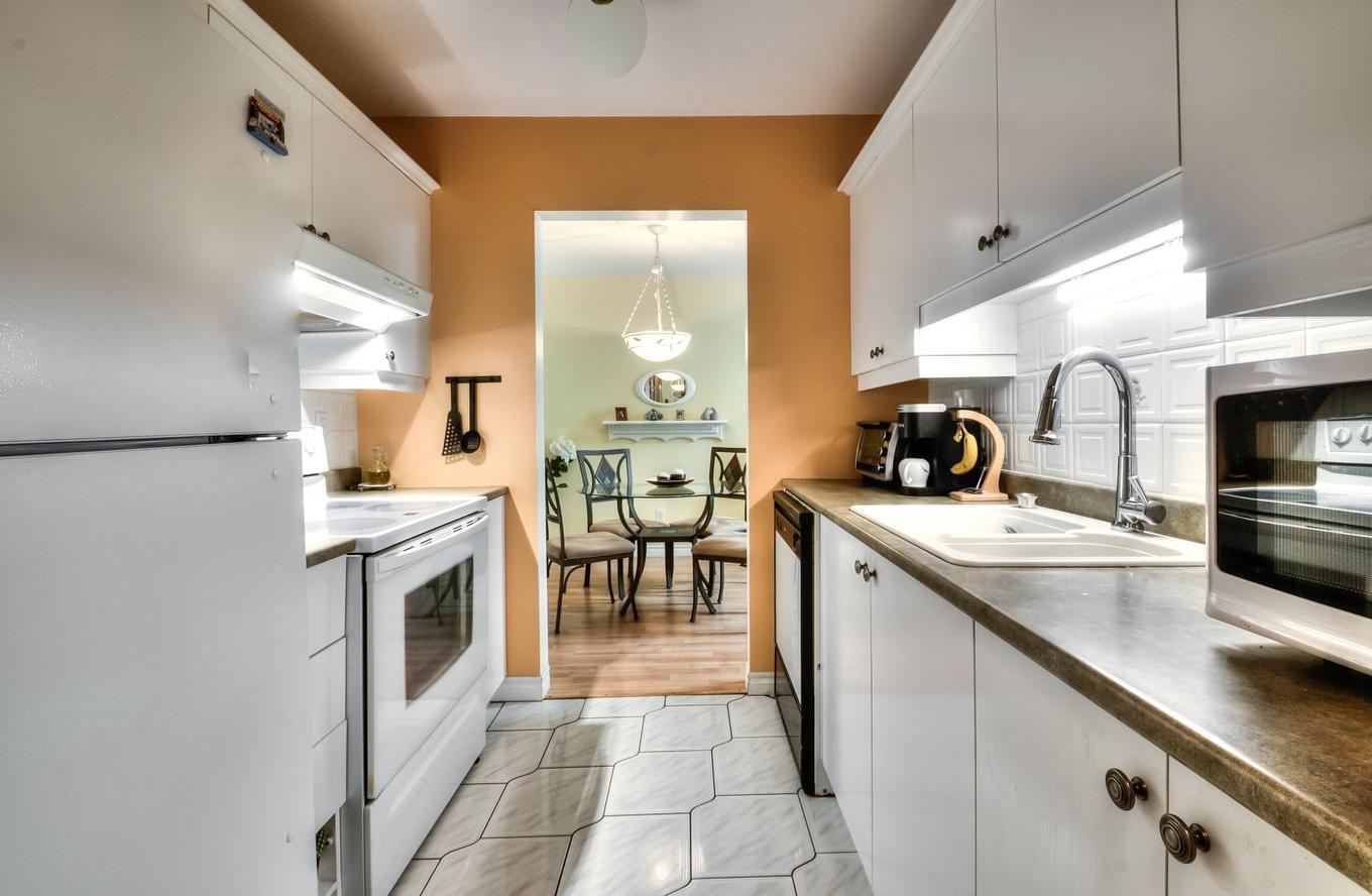Cuisine - 202-580 Rue Marie-Derome, Saint-Jean-Sur-Richelieu, QC - Indoor Photo Showing Kitchen With Double Sink