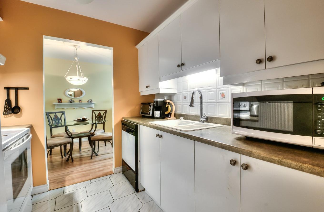 Cuisine - 202-580 Rue Marie-Derome, Saint-Jean-Sur-Richelieu, QC - Indoor Photo Showing Kitchen With Double Sink