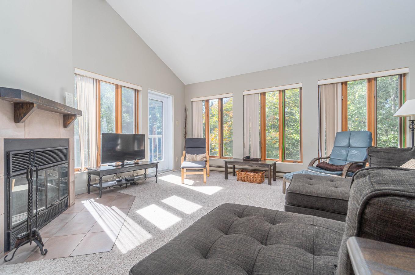 Living room - 2039 Crois. Des Soleils, Mont-Tremblant, QC - Indoor Photo Showing Living Room With Fireplace