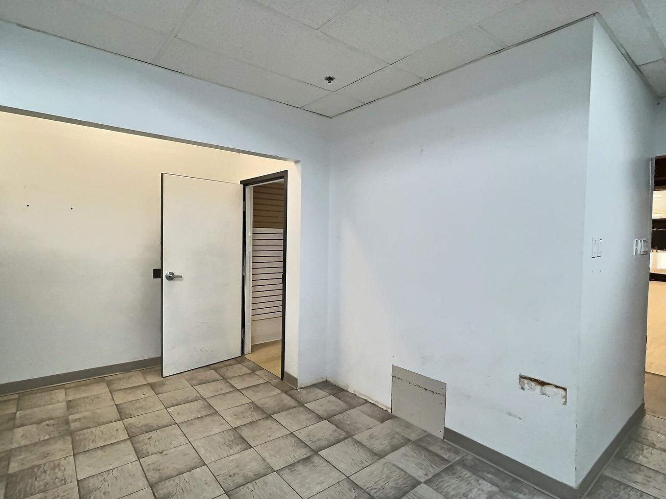 Interior - 327 Rue Des Forges, Trois-Rivières, QC - Indoor Photo Showing Other Room