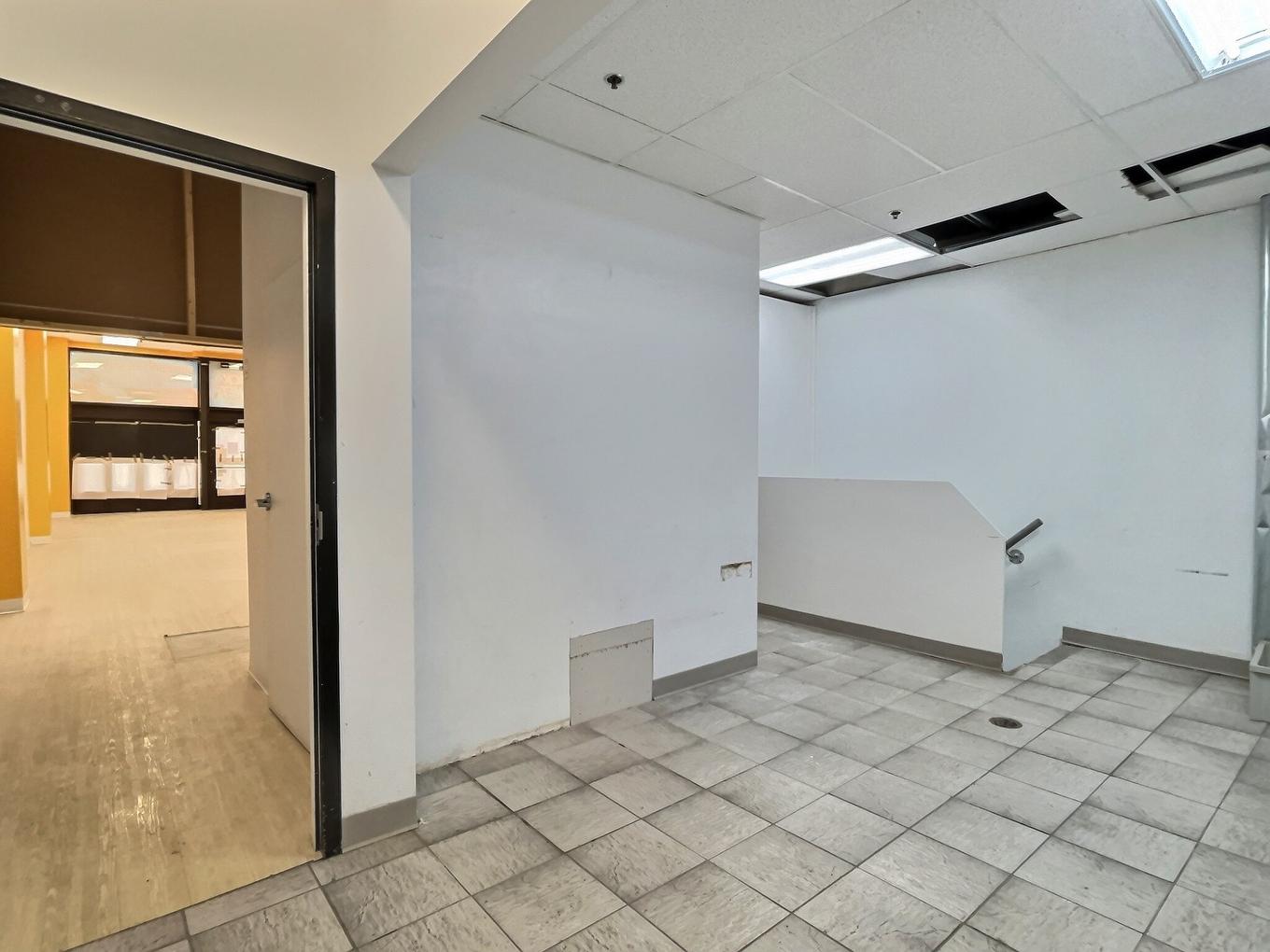 Interior - 327 Rue Des Forges, Trois-Rivières, QC - Indoor Photo Showing Other Room