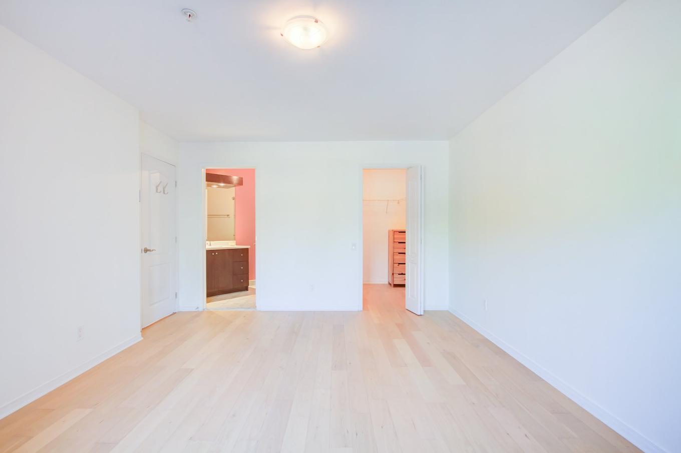 Chambre à coucher principale - 1-34 Av. Ste-Hélène, Saint-Lambert, QC - Indoor Photo Showing Other Room