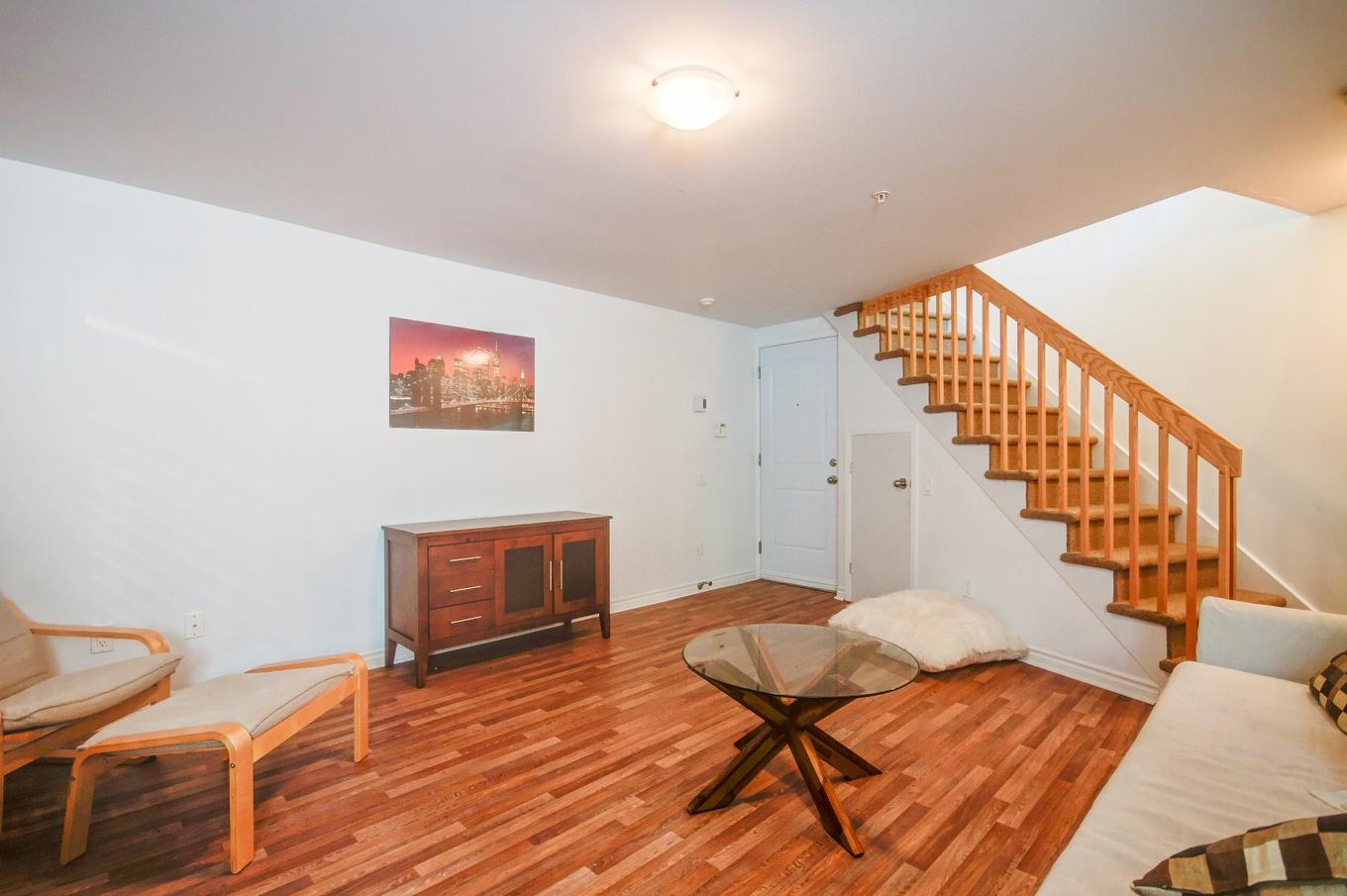 Salle familiale - 1-34 Av. Ste-Hélène, Saint-Lambert, QC - Indoor