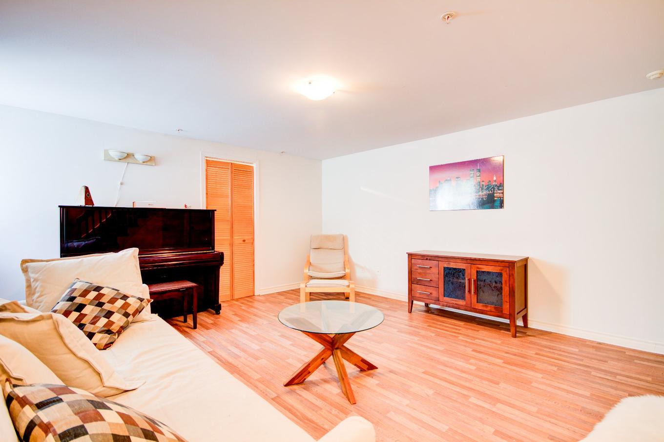 Salle familiale - 1-34 Av. Ste-Hélène, Saint-Lambert, QC - Indoor Photo Showing Living Room