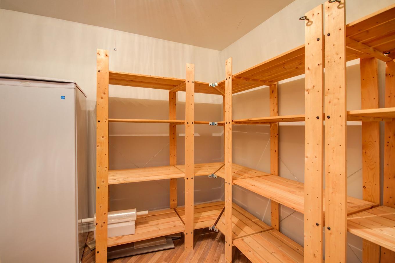 Rangement - 1-34 Av. Ste-Hélène, Saint-Lambert, QC - Indoor