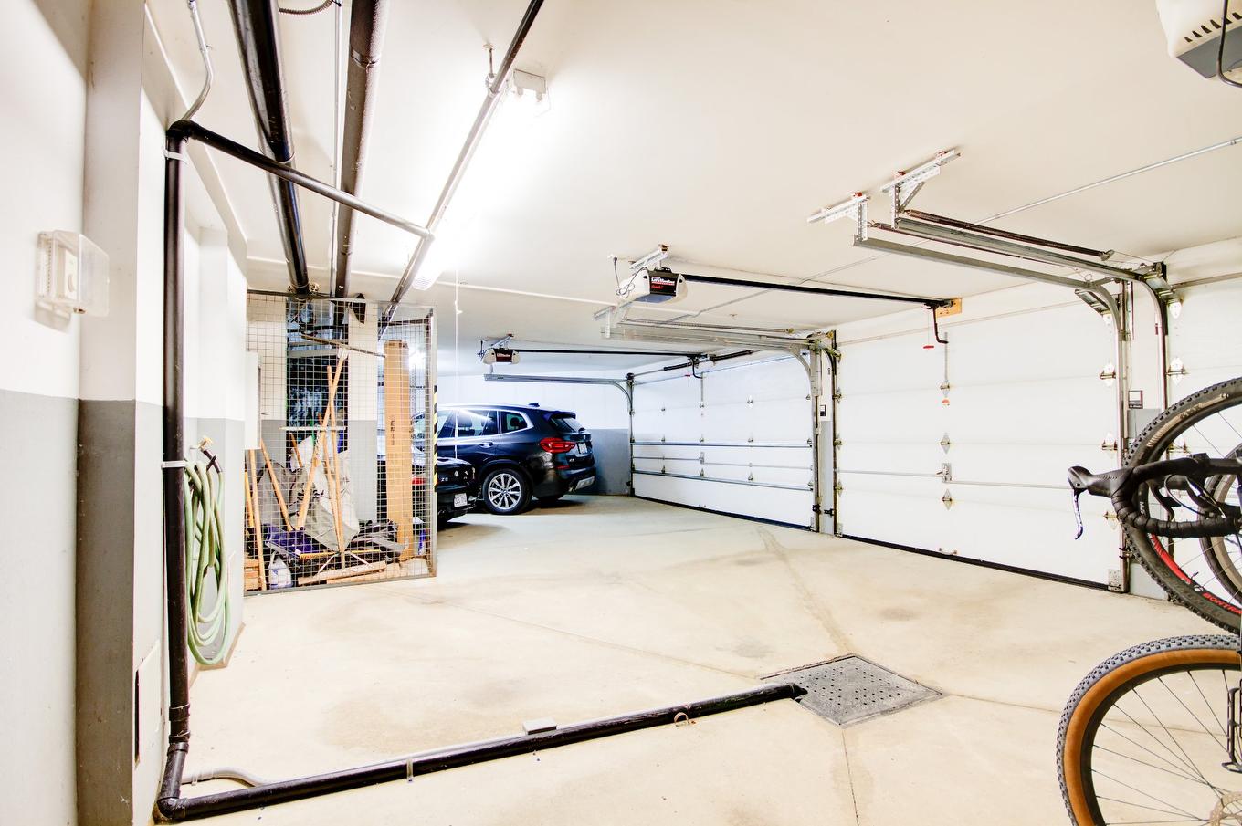 Stationnement - 1-34 Av. Ste-Hélène, Saint-Lambert, QC - Indoor Photo Showing Garage