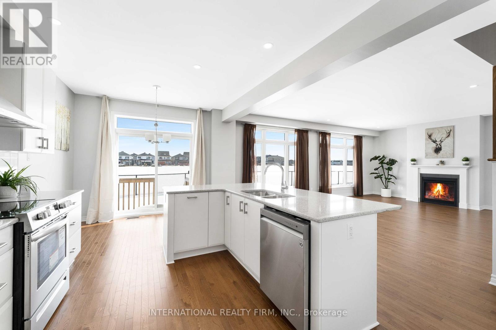 696 Moonflower Crescent N, Ottawa, ON - Indoor Photo Showing Kitchen With Stainless Steel Kitchen With Upgraded Kitchen