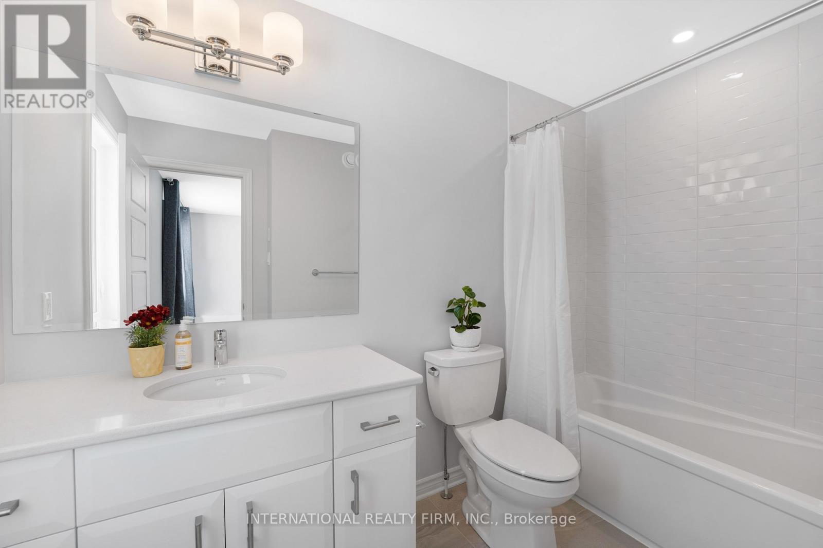 696 Moonflower Crescent N, Ottawa, ON - Indoor Photo Showing Bathroom