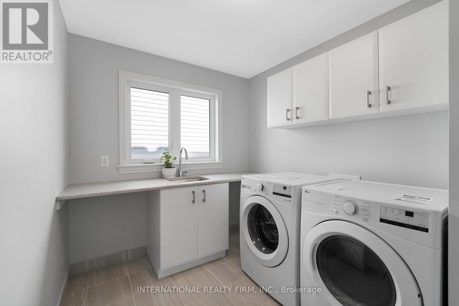 696 Moonflower Crescent N, Ottawa, ON - Indoor Photo Showing Laundry Room