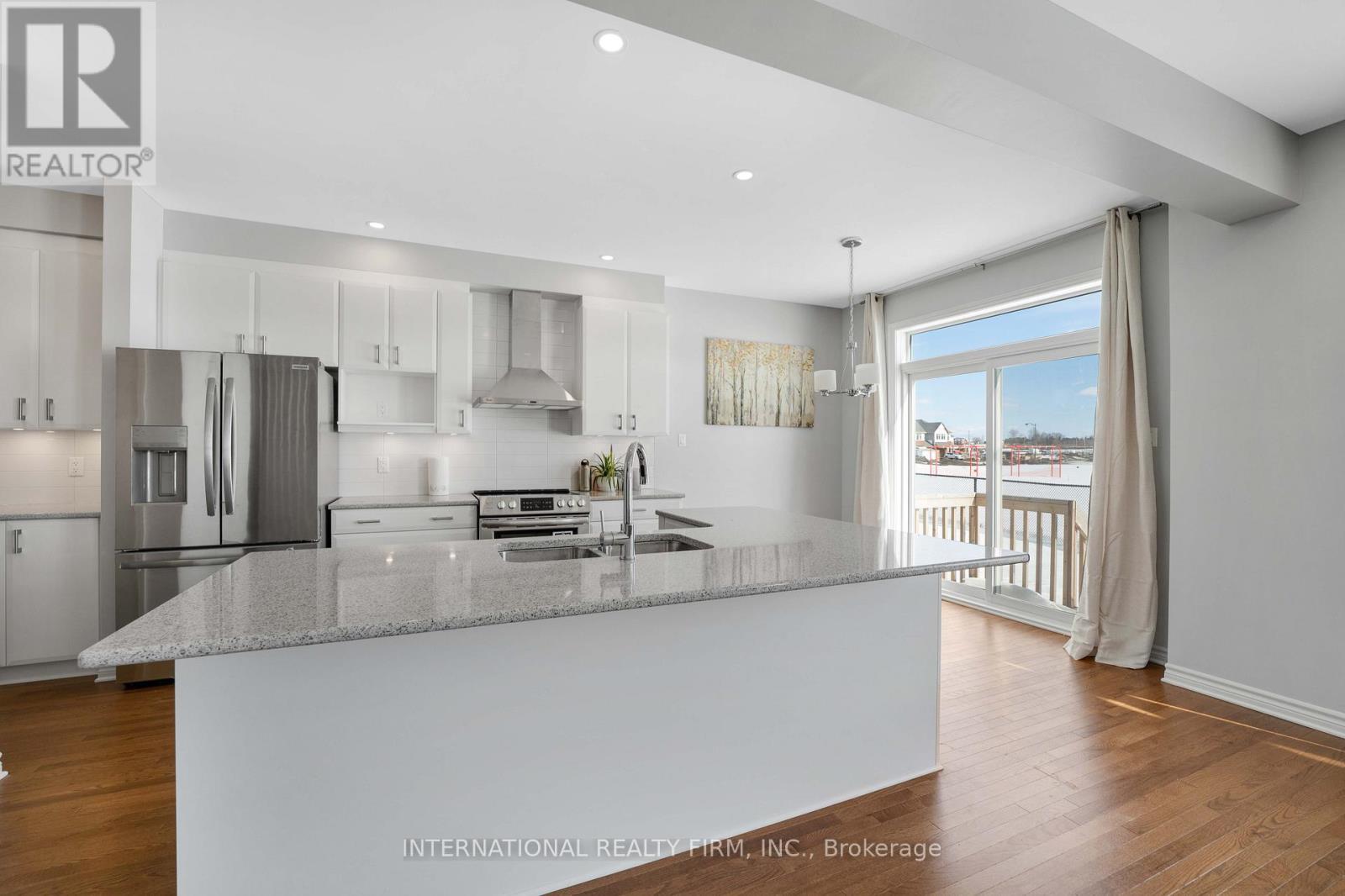 696 Moonflower Crescent N, Ottawa, ON - Indoor Photo Showing Kitchen With Stainless Steel Kitchen With Upgraded Kitchen