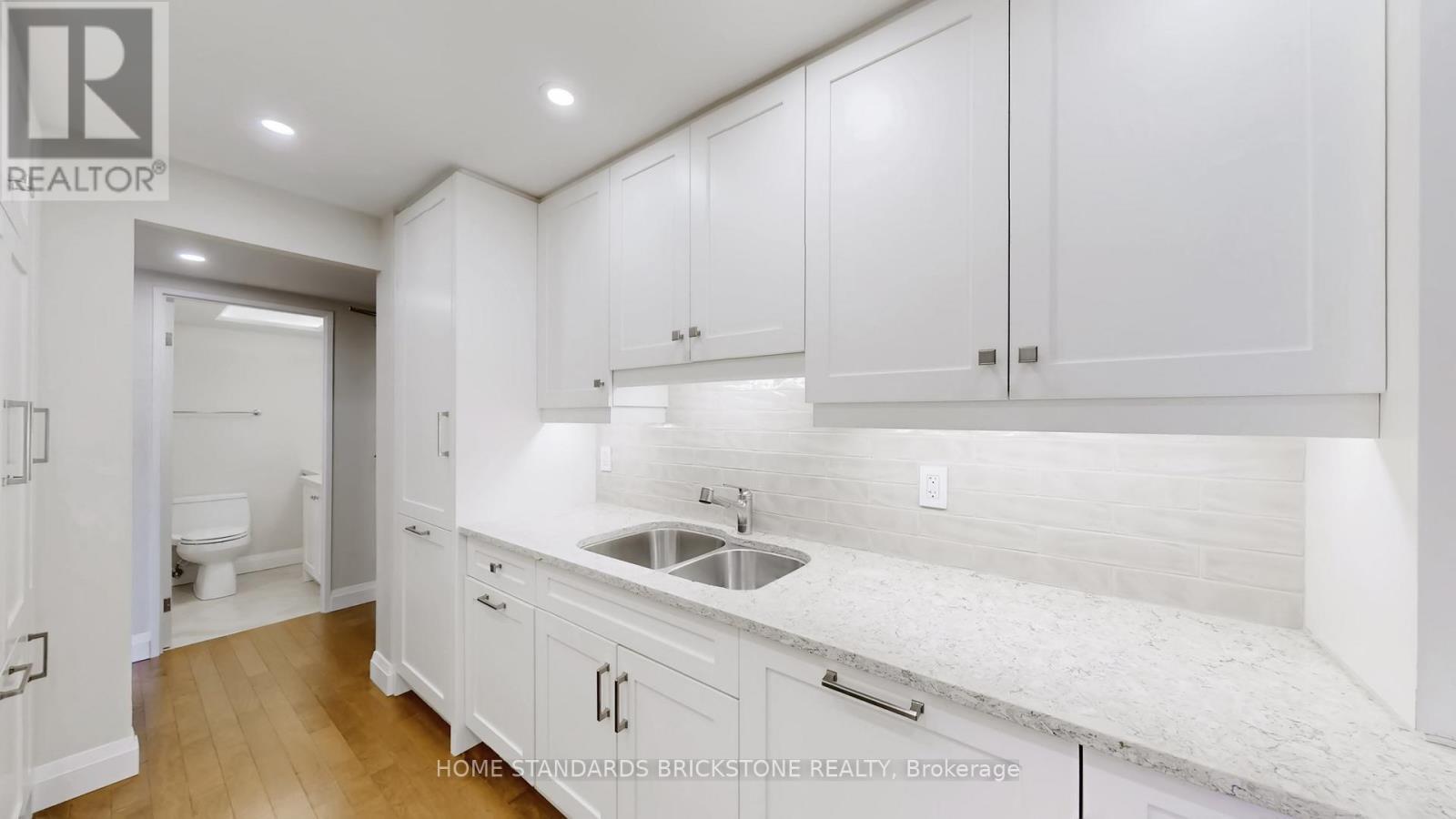 803 - 47 St Clair Avenue W, Toronto, ON - Indoor Photo Showing Kitchen With Double Sink With Upgraded Kitchen
