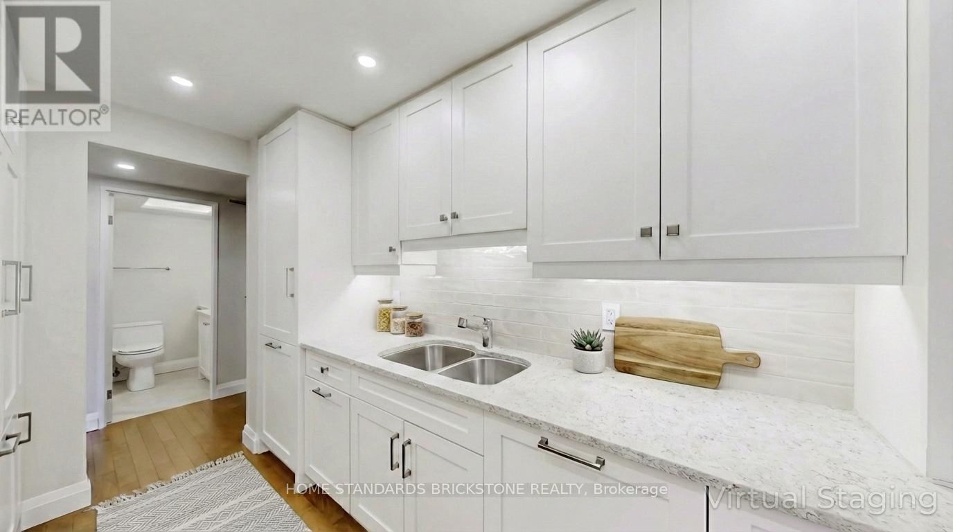 803 - 47 St Clair Avenue W, Toronto, ON - Indoor Photo Showing Kitchen With Double Sink With Upgraded Kitchen