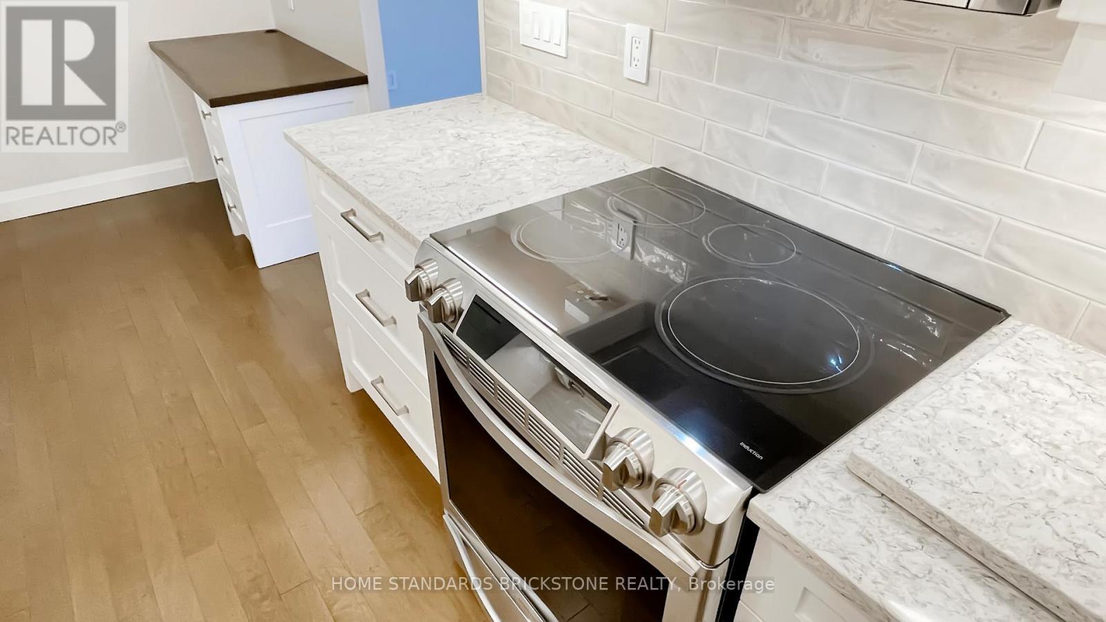 803 - 47 St Clair Avenue W, Toronto, ON - Indoor Photo Showing Kitchen