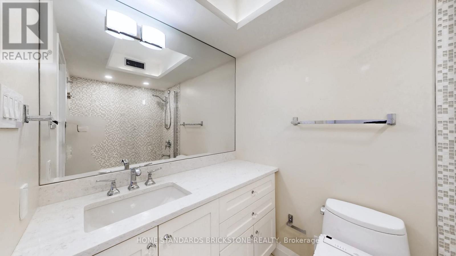 803 - 47 St Clair Avenue W, Toronto, ON - Indoor Photo Showing Bathroom