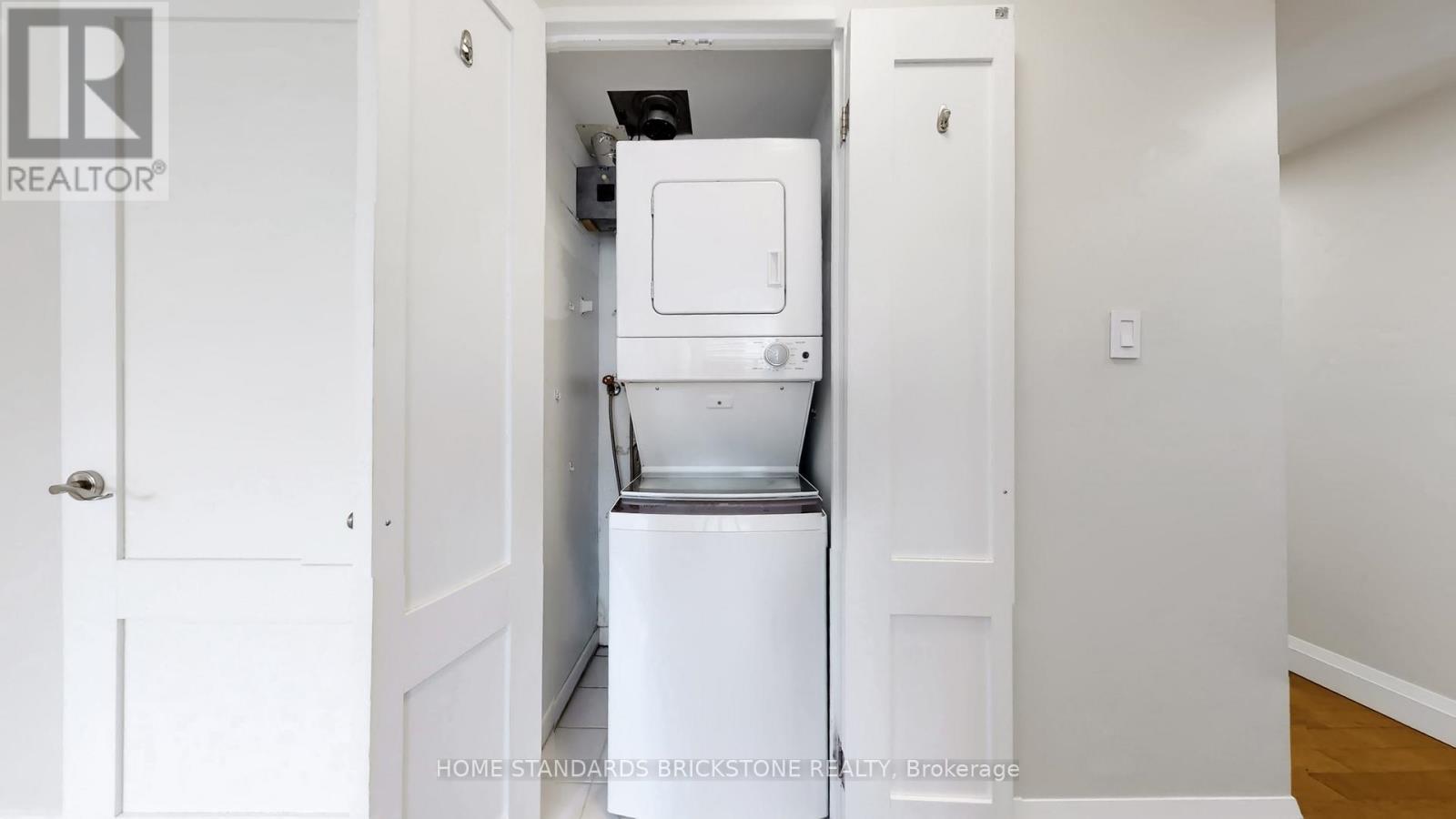 803 - 47 St Clair Avenue W, Toronto, ON - Indoor Photo Showing Laundry Room