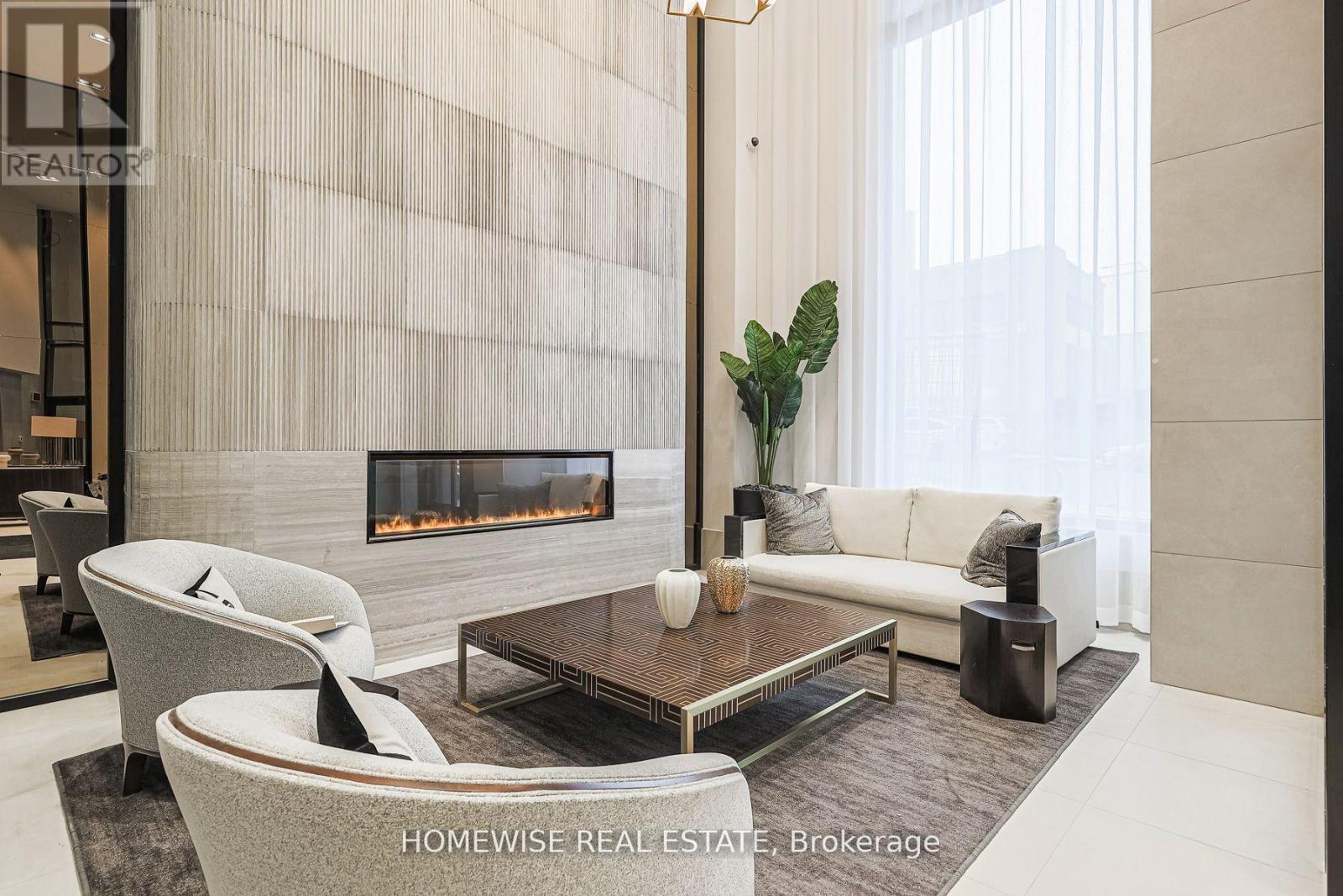 709 - 2020 Bathurst Street, Toronto, ON - Indoor With Fireplace