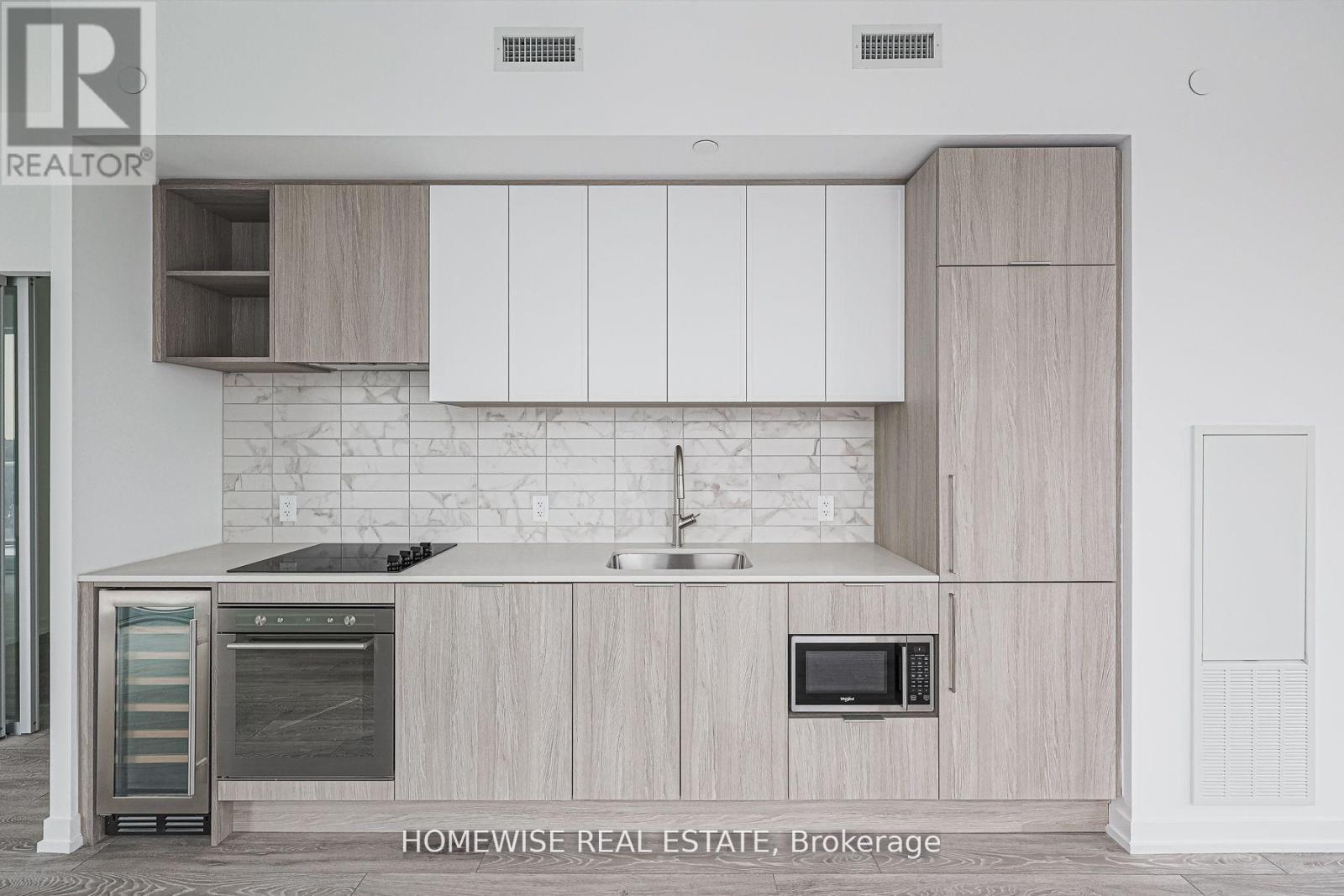 709 - 2020 Bathurst Street, Toronto, ON - Indoor Photo Showing Kitchen