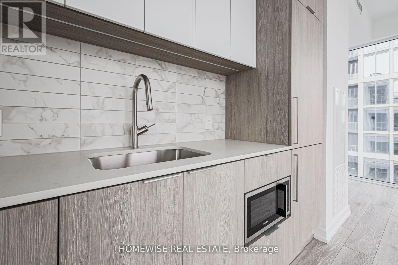 709 - 2020 Bathurst Street, Toronto, ON - Indoor Photo Showing Kitchen