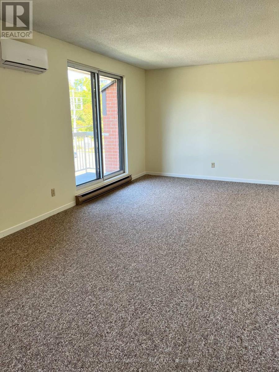 N11 - 131 Edgehill Drive, Barrie, ON - Indoor Photo Showing Other Room