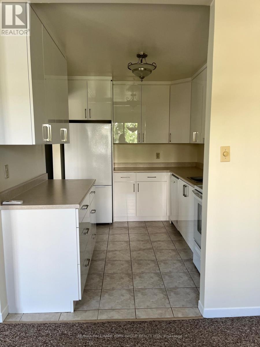 N11 - 131 Edgehill Drive, Barrie, ON - Indoor Photo Showing Kitchen