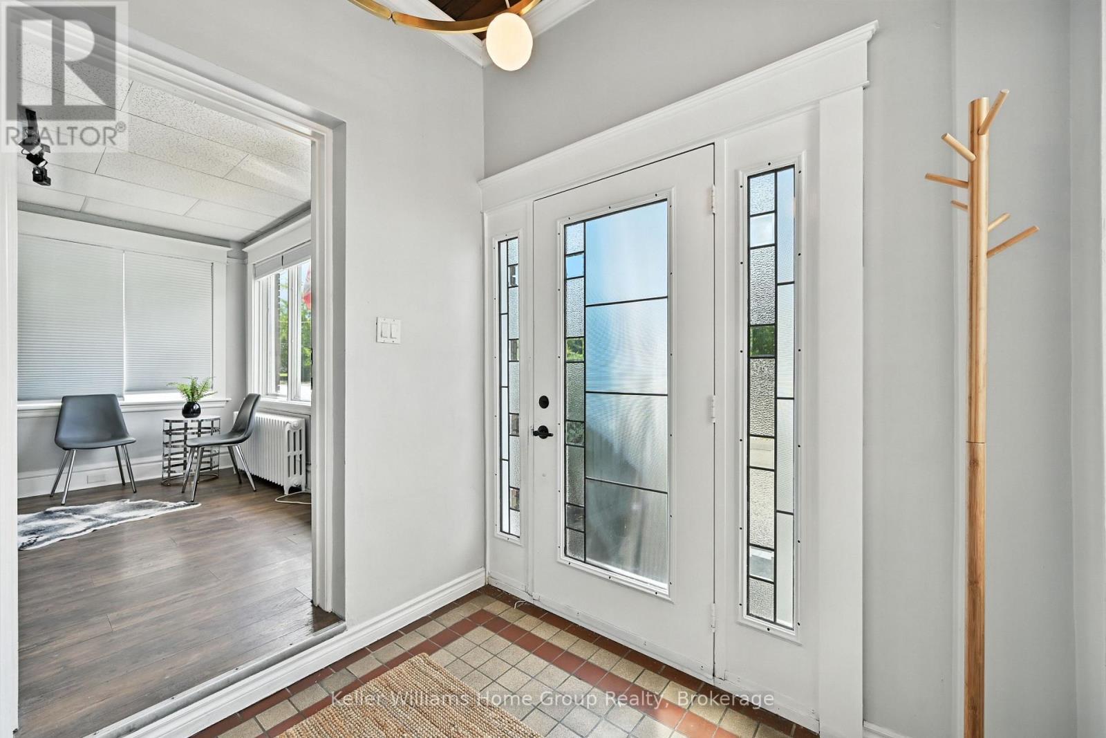 1047 Main Street E, Hamilton (Crown Point), ON - Indoor Photo Showing Other Room