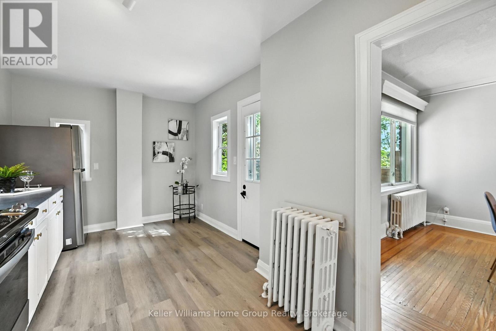 1047 Main Street E, Hamilton (Crown Point), ON - Indoor