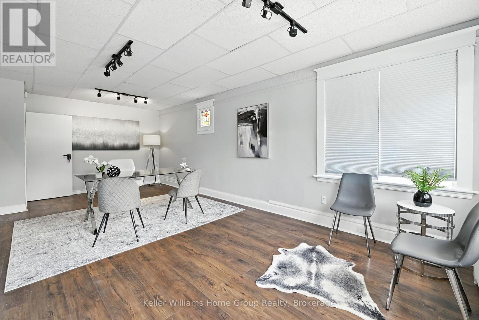 1047 Main Street E, Hamilton (Crown Point), ON - Indoor