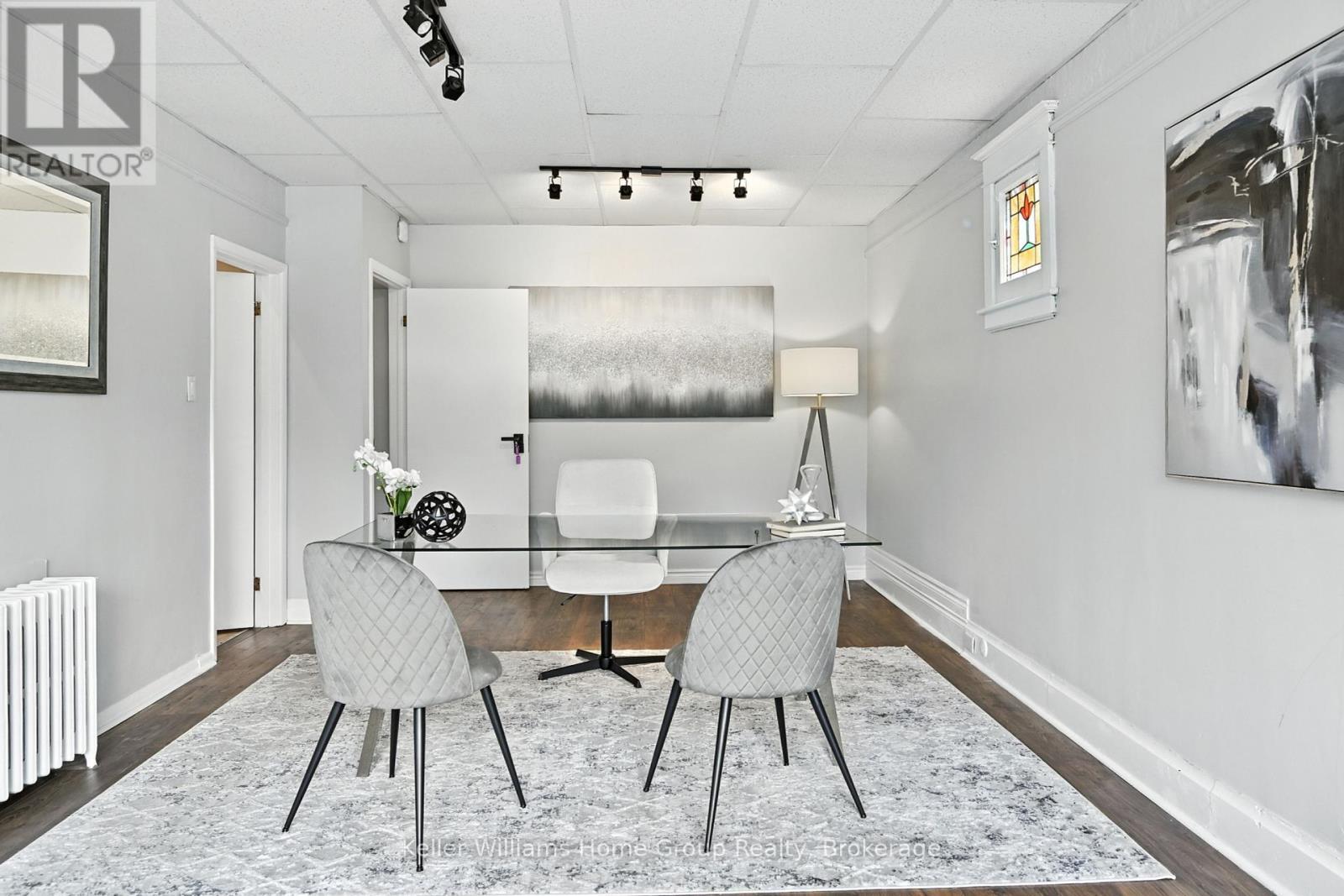 1047 Main Street E, Hamilton (Crown Point), ON - Indoor