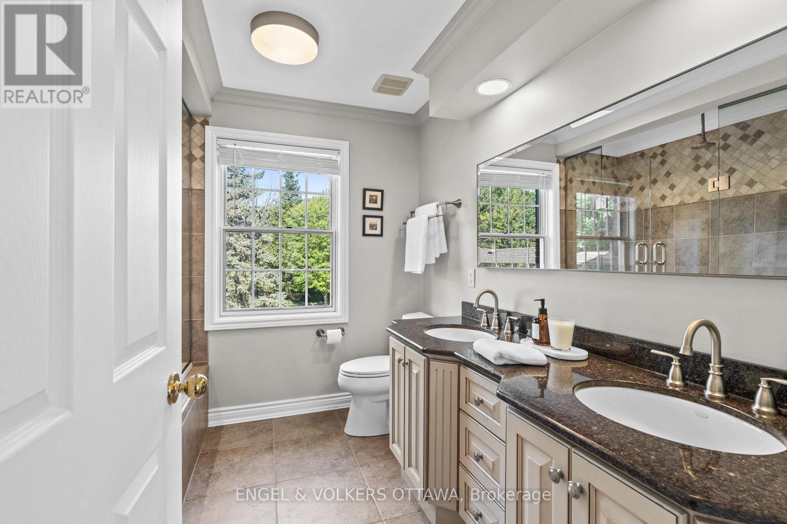 5557 Pettapiece Crescent, Ottawa, ON - Indoor Photo Showing Bathroom