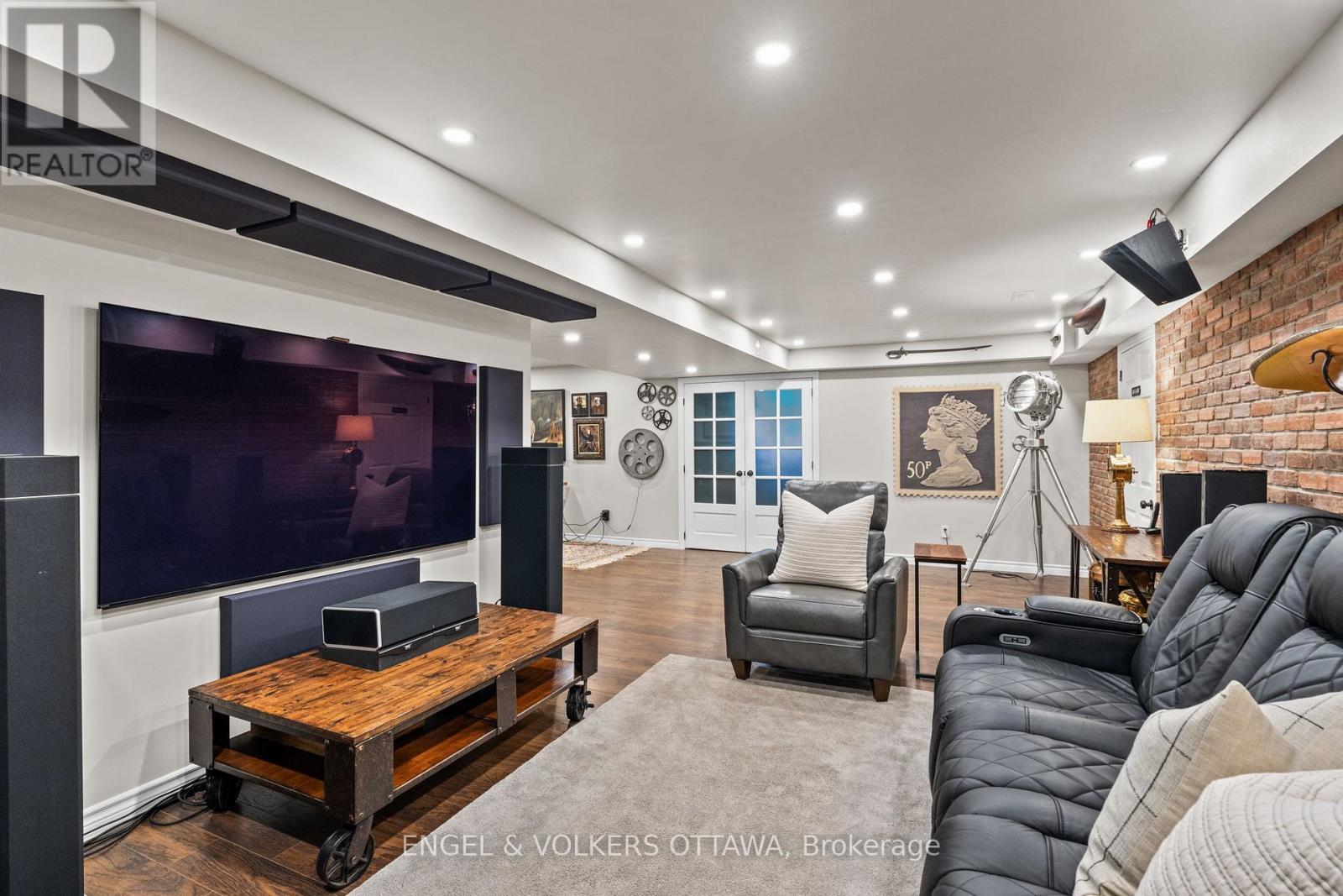 5557 Pettapiece Crescent, Ottawa, ON - Indoor Photo Showing Other Room