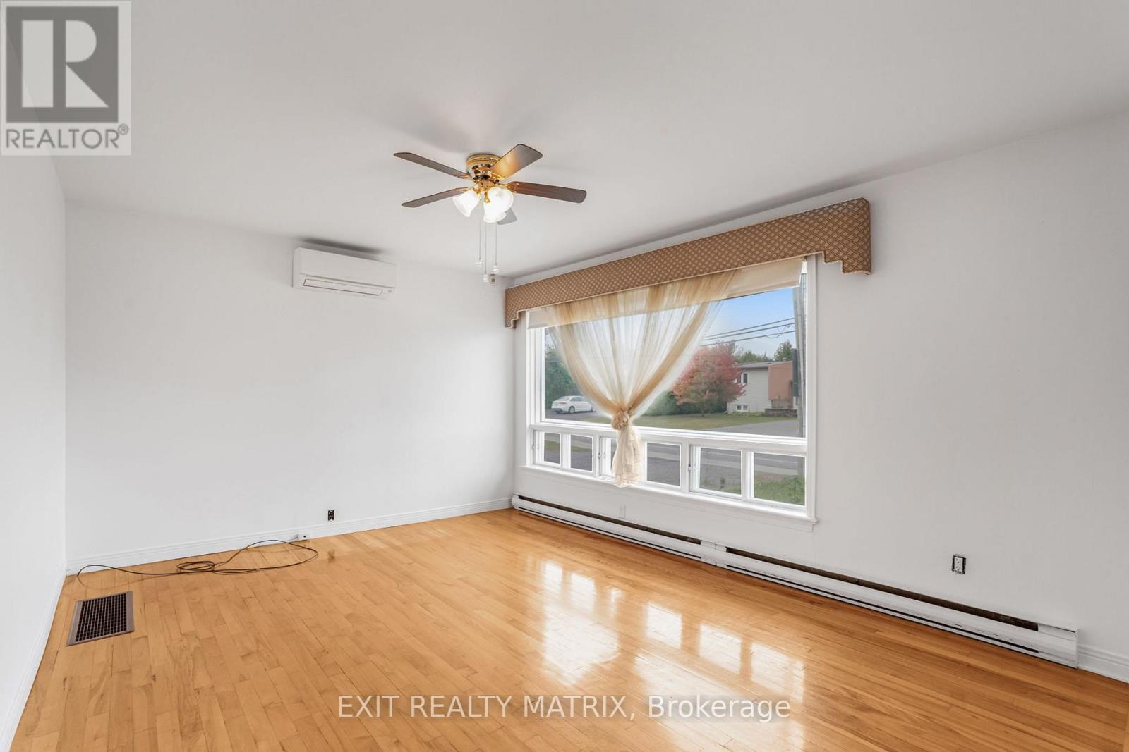 323 Longueuil Street, Champlain, ON - Indoor Photo Showing Other Room