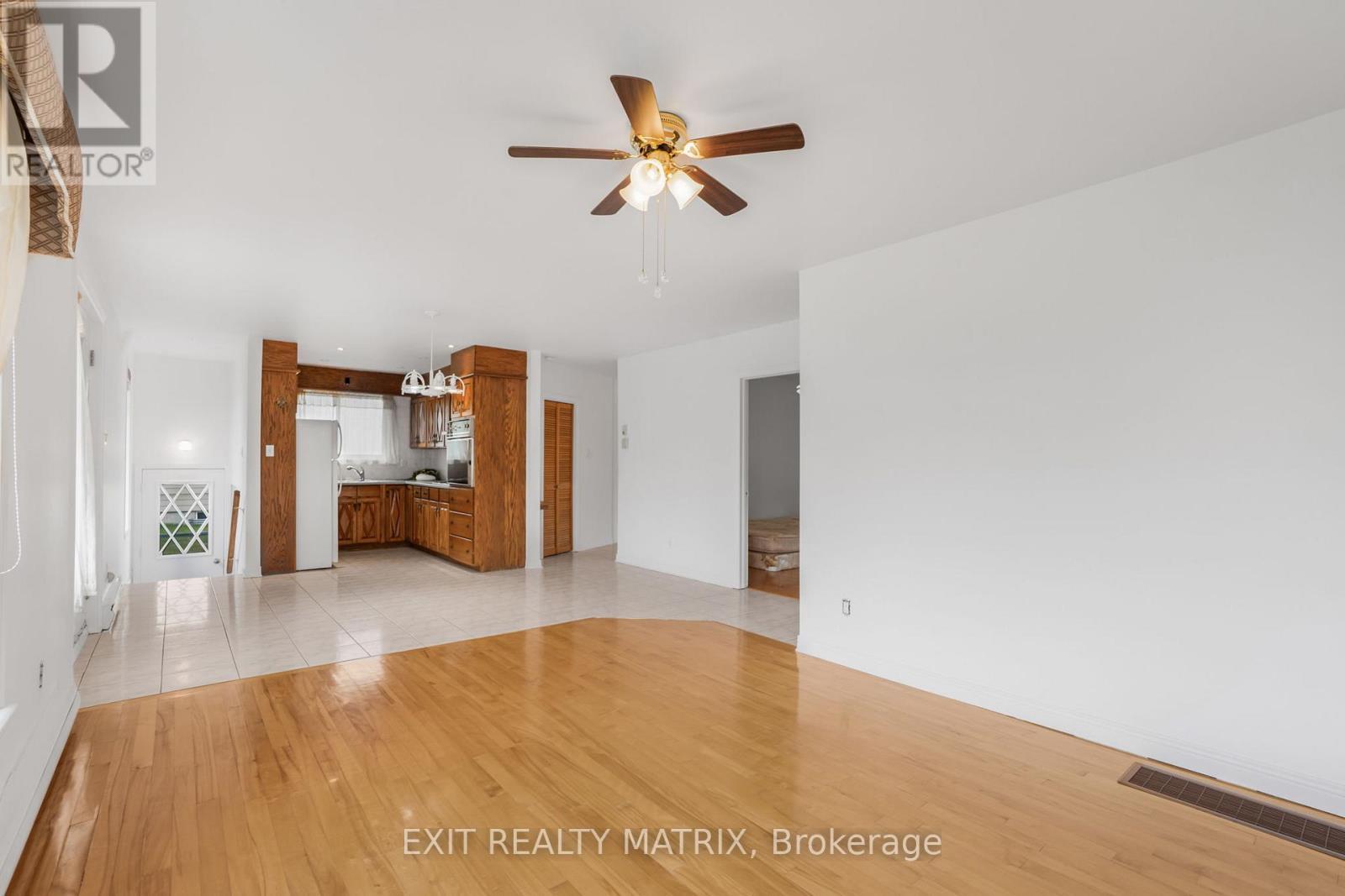 323 Longueuil Street, Champlain, ON - Indoor Photo Showing Other Room