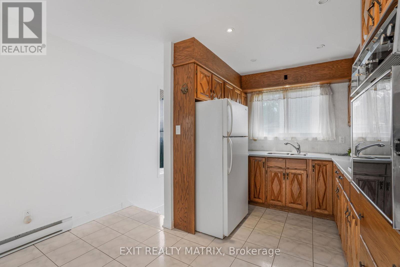 323 Longueuil Street, Champlain, ON - Indoor Photo Showing Kitchen